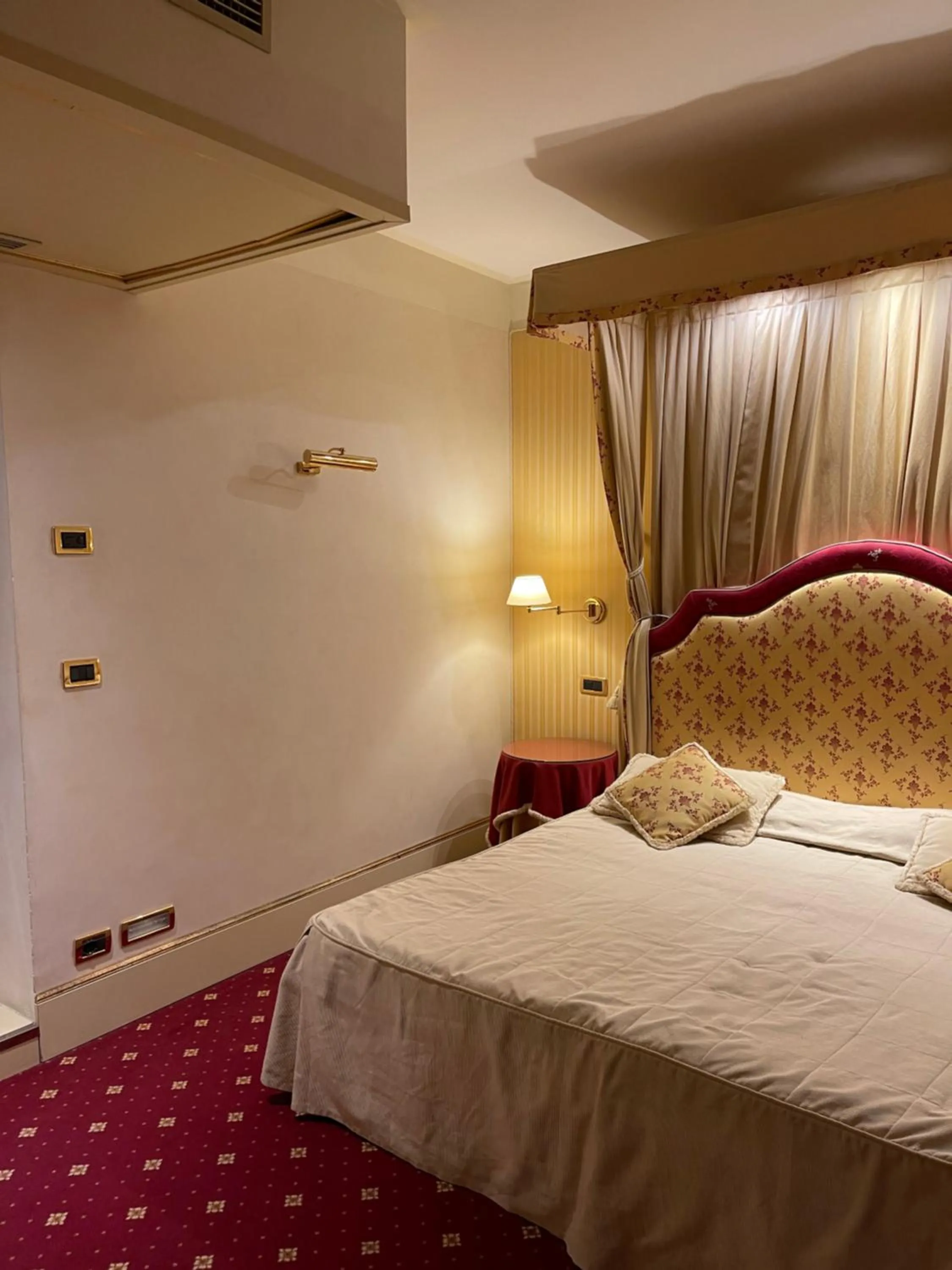 Photo of the whole room, Bed in Ca' Princess