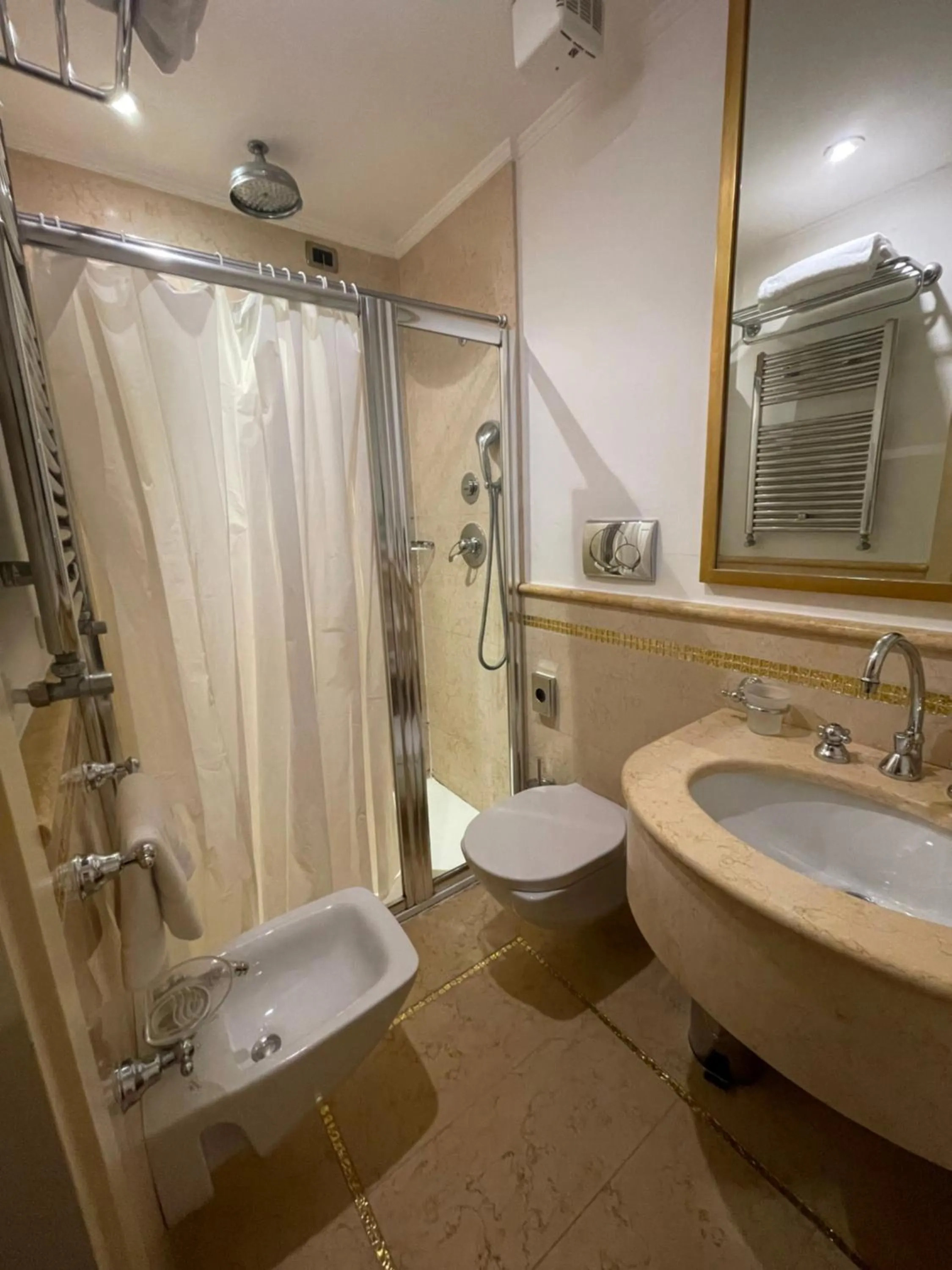 Shower in Ca' Princess