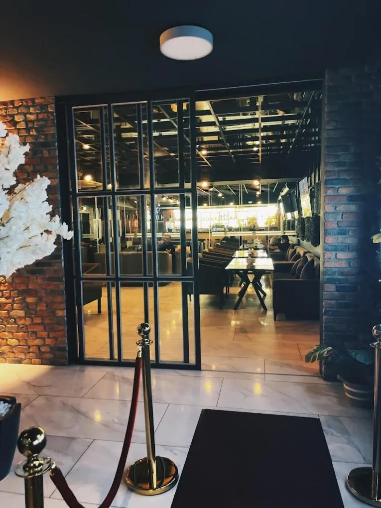 Restaurant/places to eat in Hotel Flora