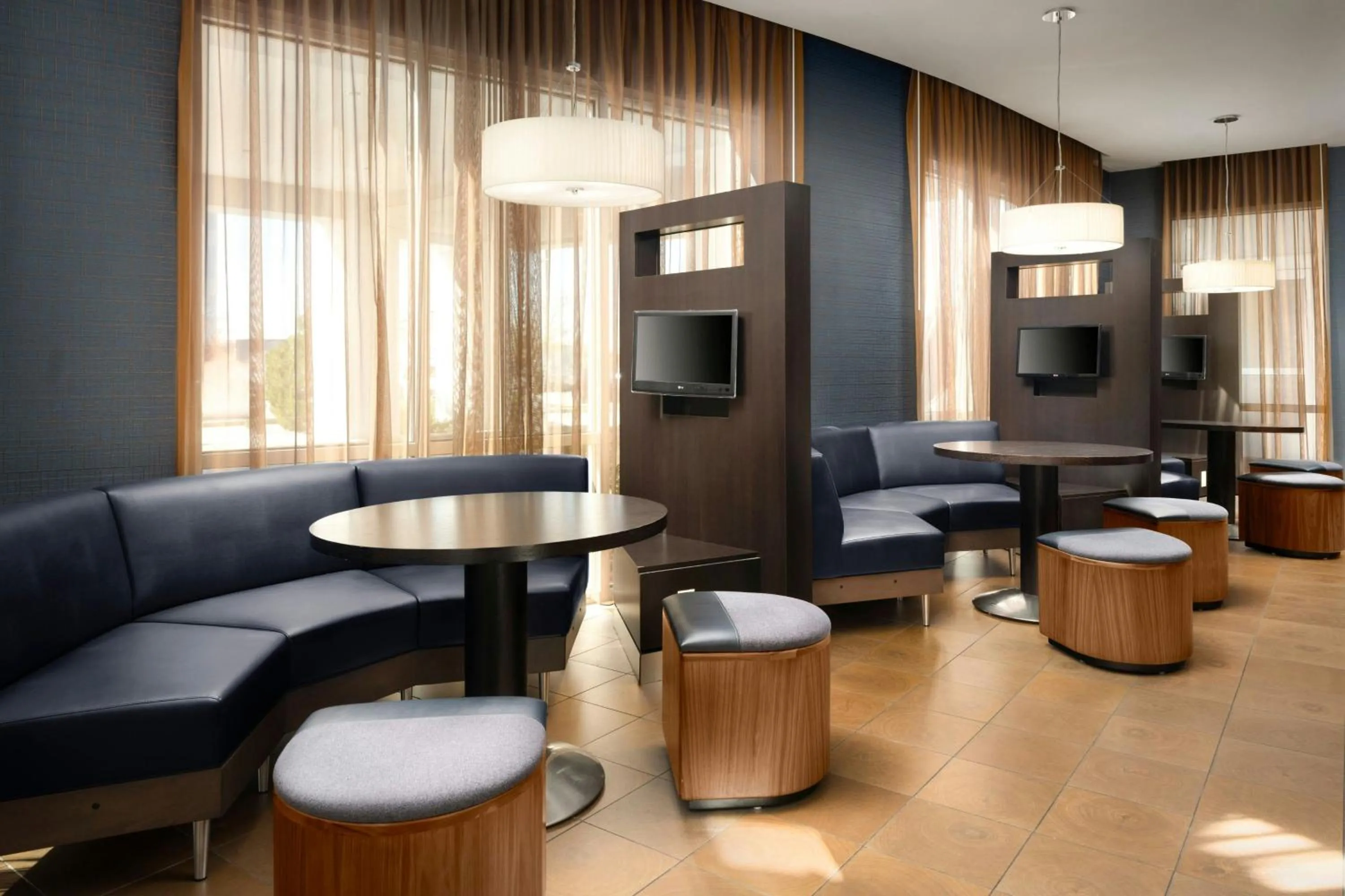 Restaurant/places to eat in Courtyard by Marriott Hammond