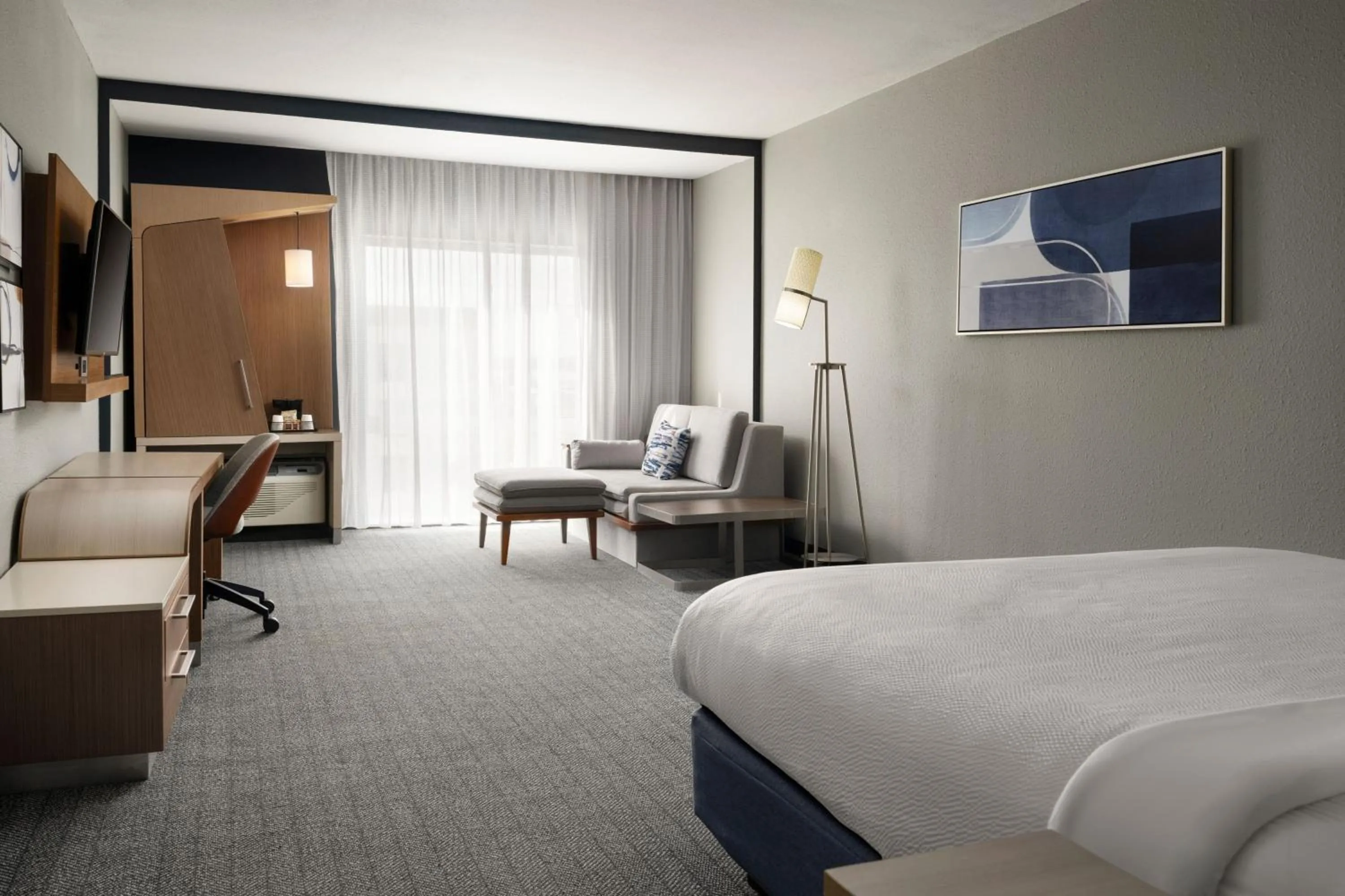 Photo of the whole room, Bed in Courtyard by Marriott Hammond