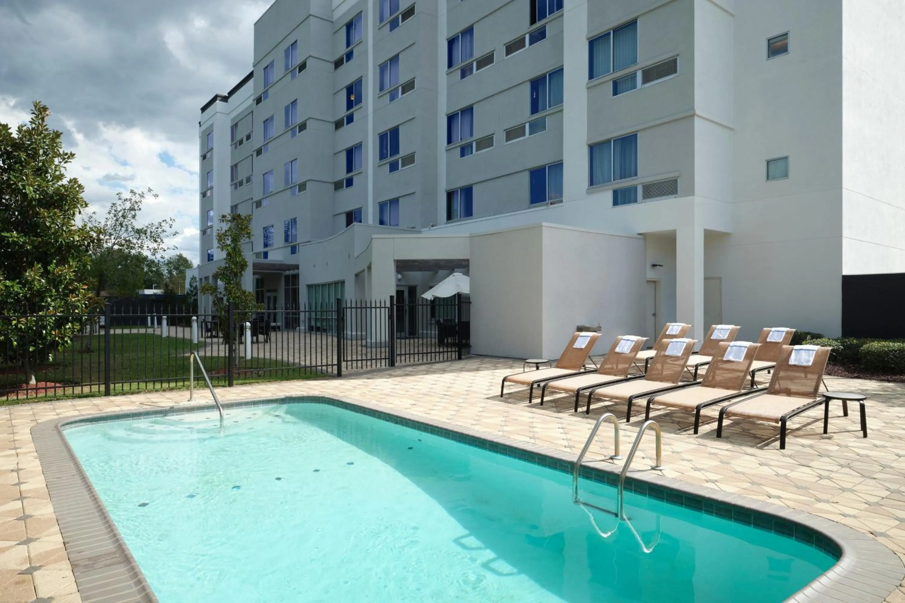Swimming pool in Courtyard by Marriott Hammond