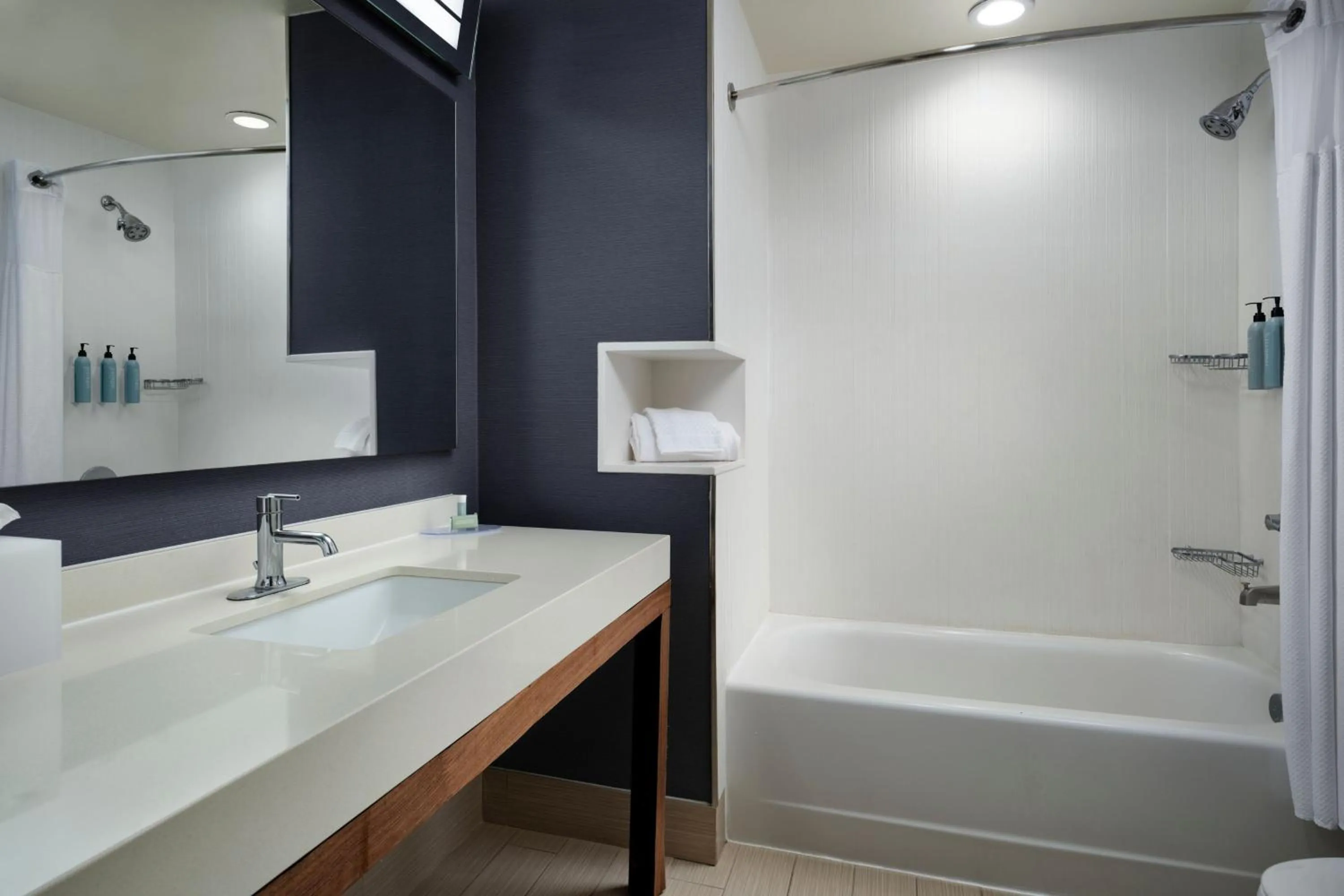 Bathroom in Courtyard by Marriott Hammond