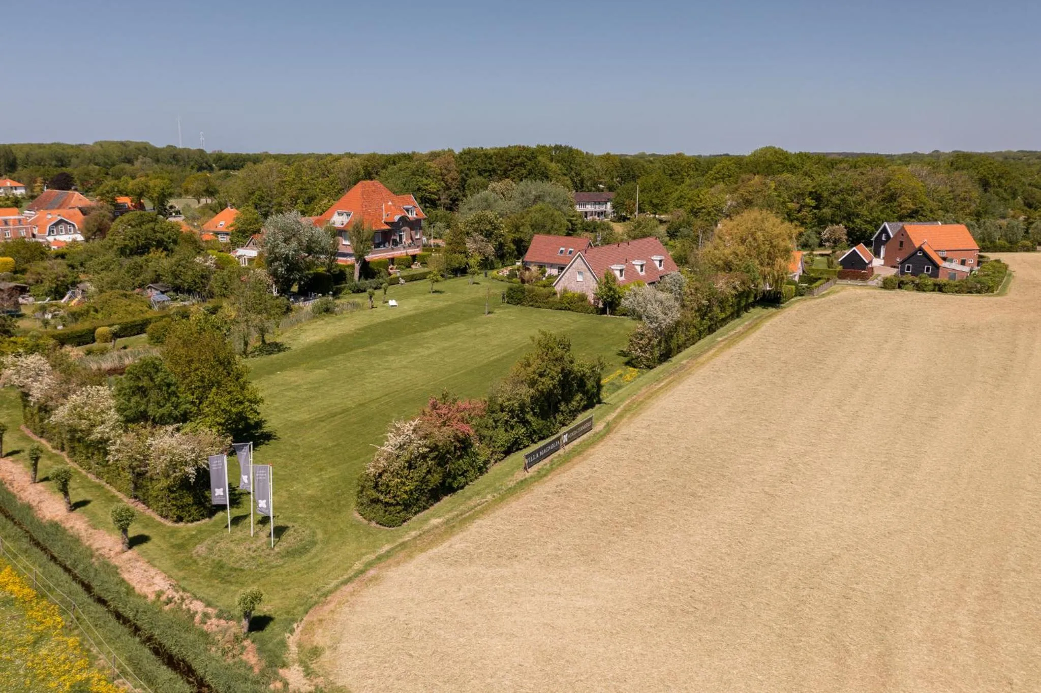 Property building in Villa Magnolia