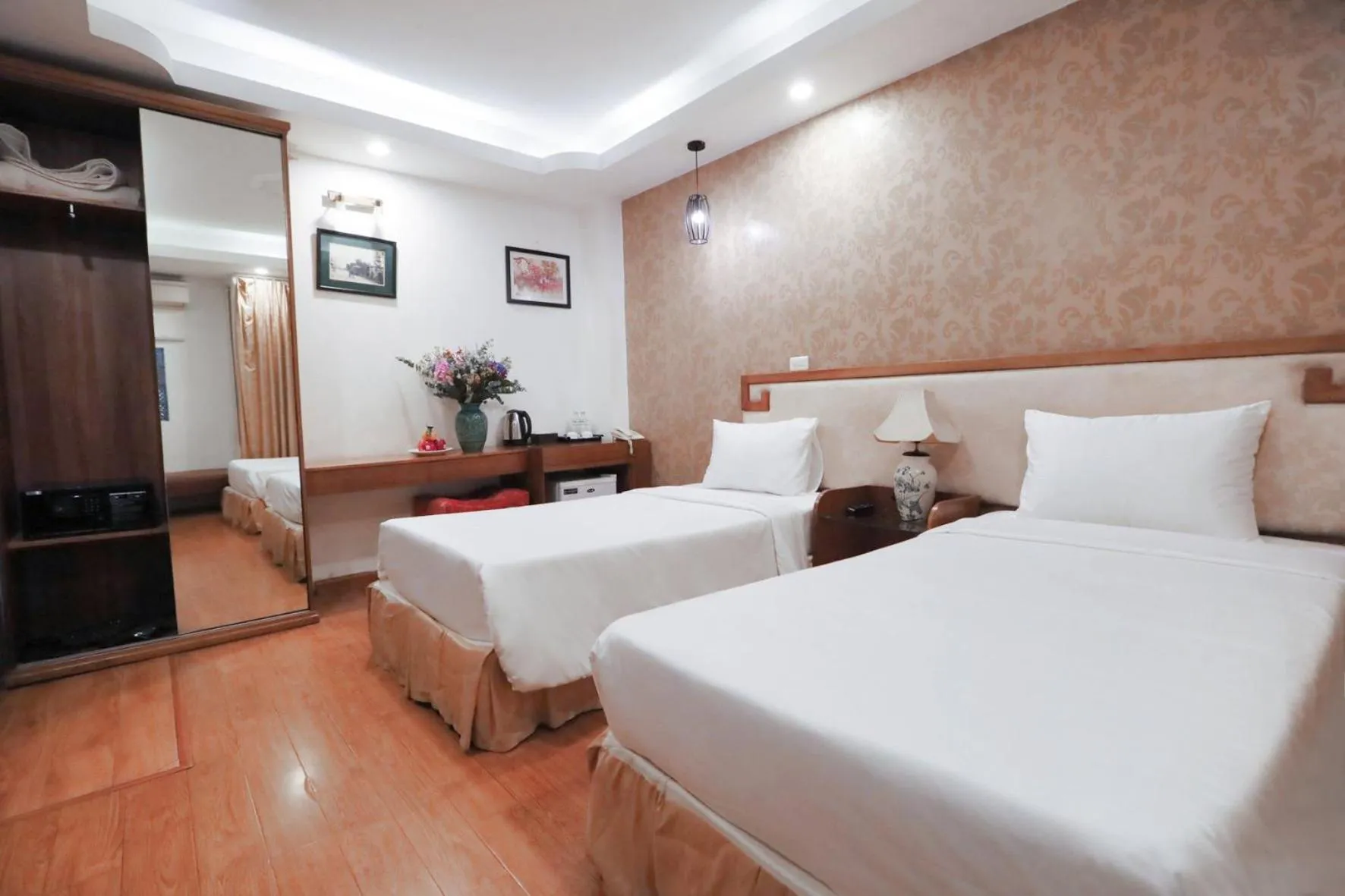 Bedroom, Bed in Hortensia Flower