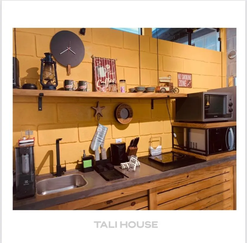 Kitchen or kitchenette in TALI HOUSE - Casa Hotel