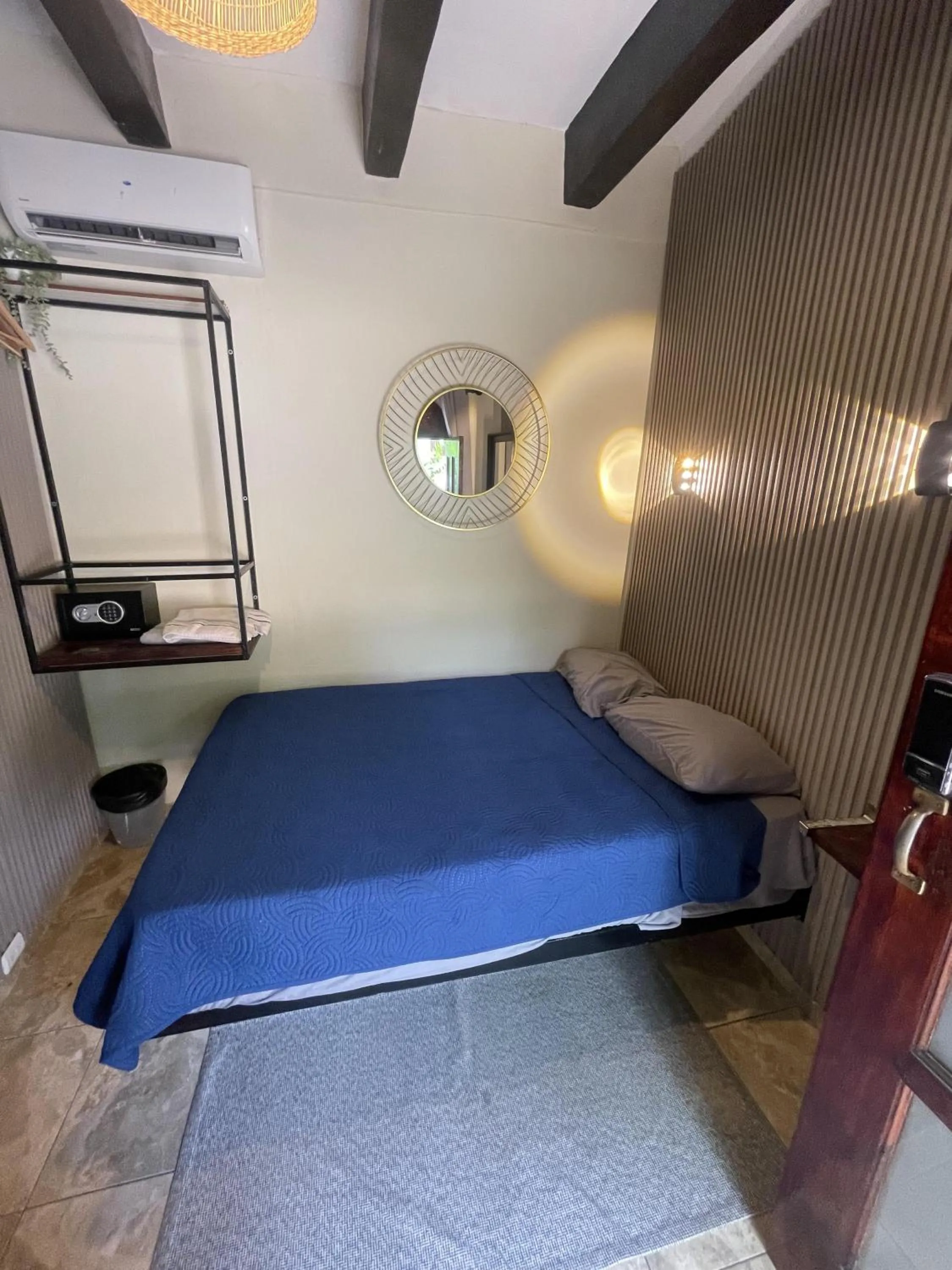 Bedroom, Bed in Island Life Hostel