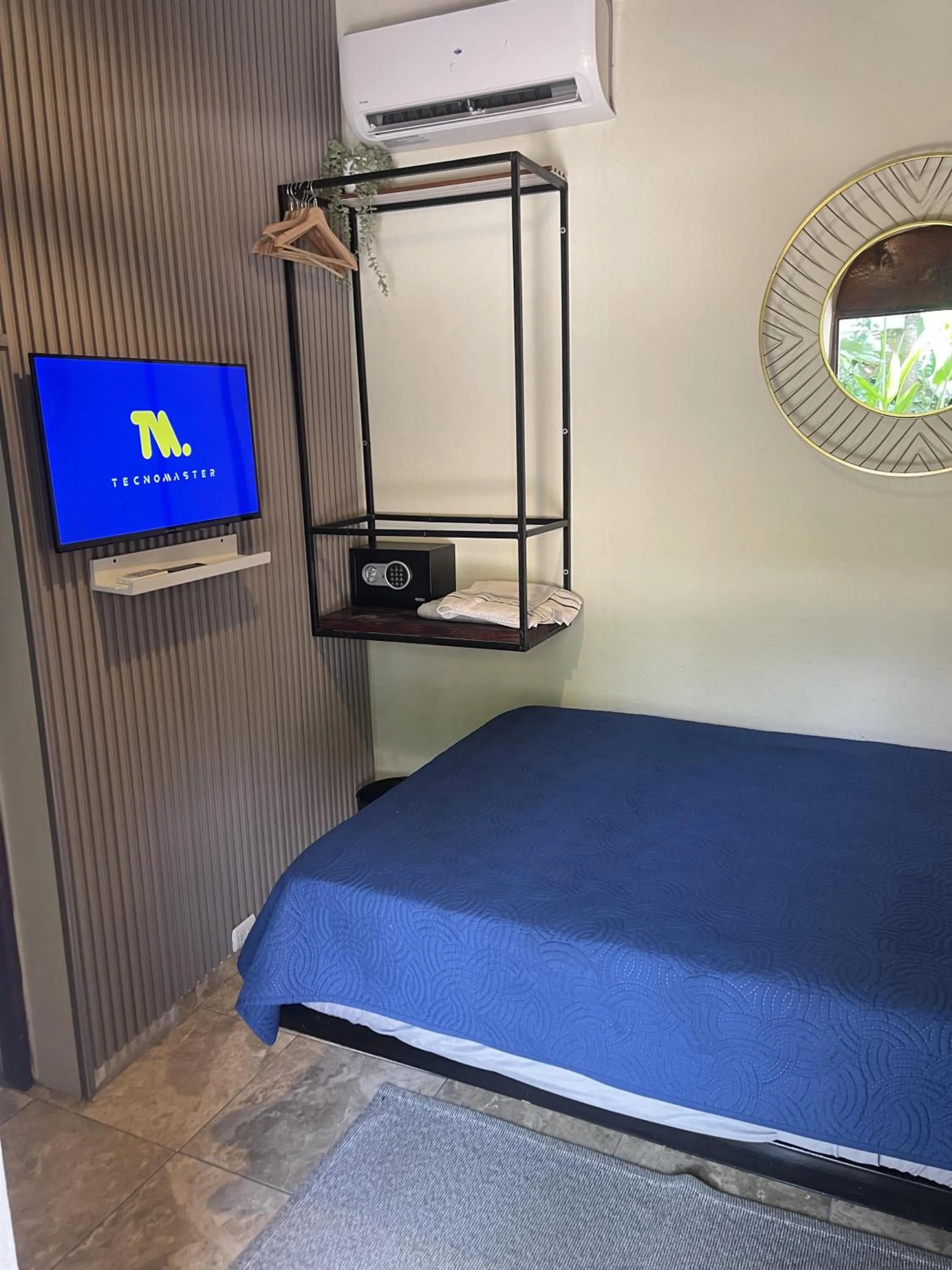 Bedroom, Bed in Island Life Hostel