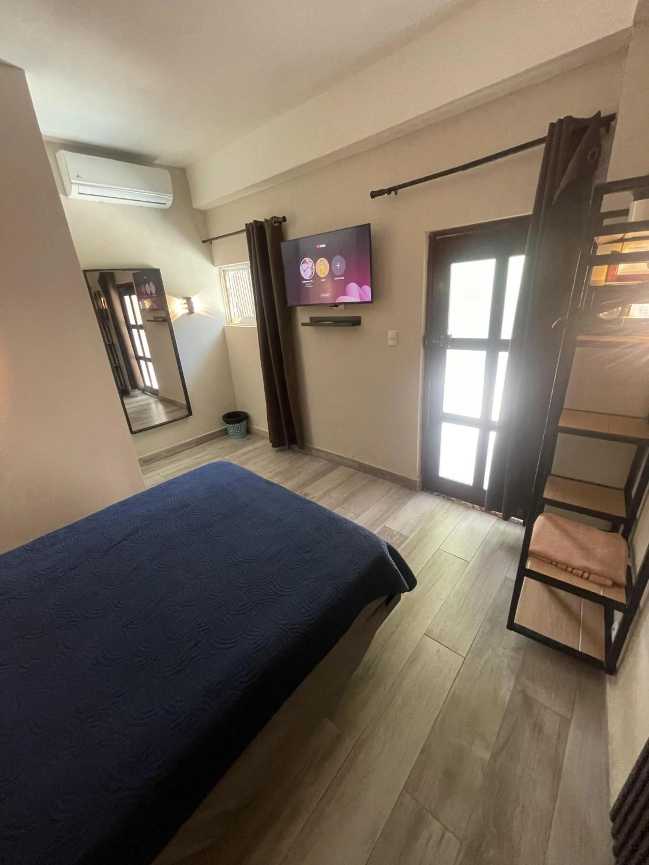 Bedroom, Bed in Island Life Hostel