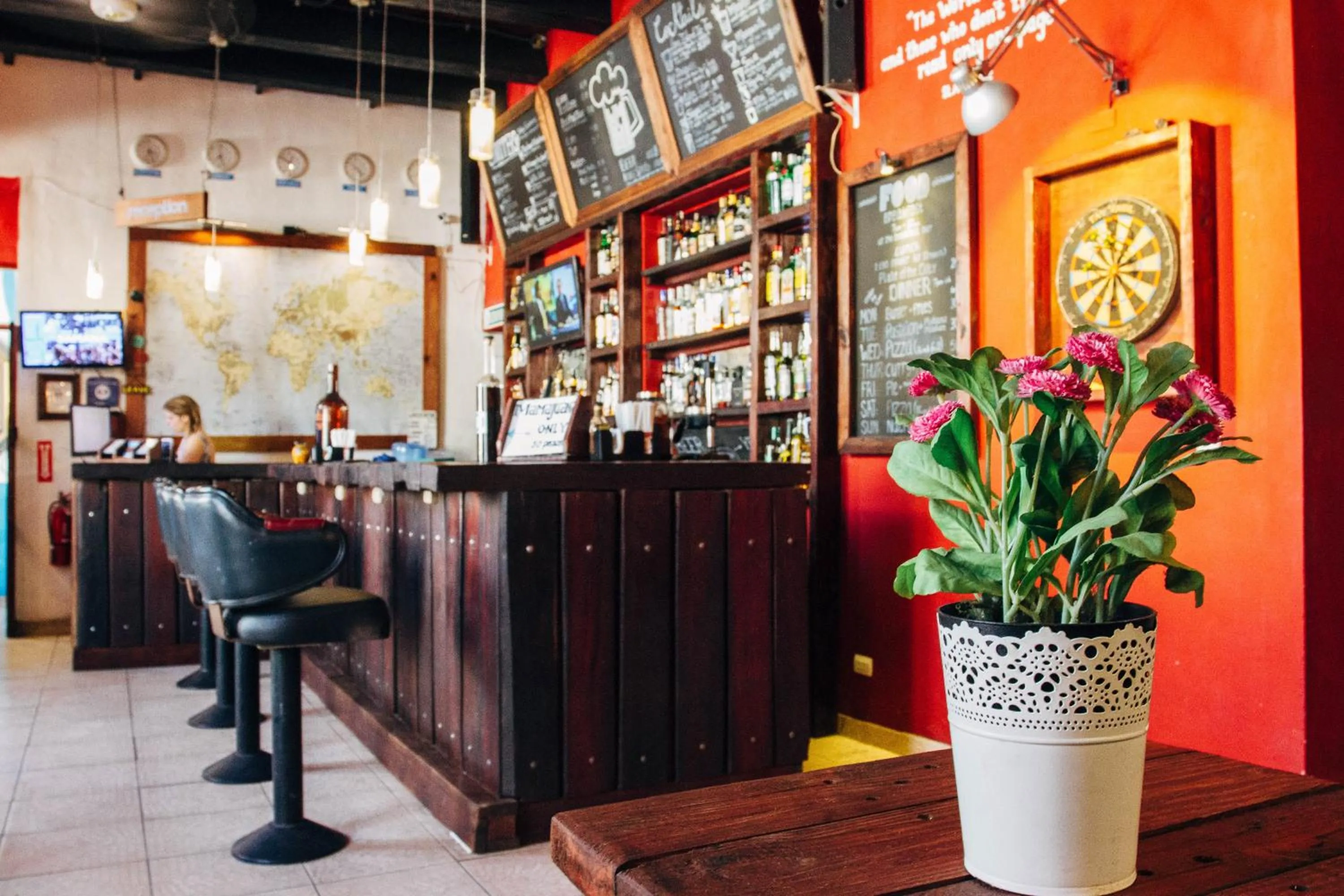 Lounge or bar in Island Life Hostel