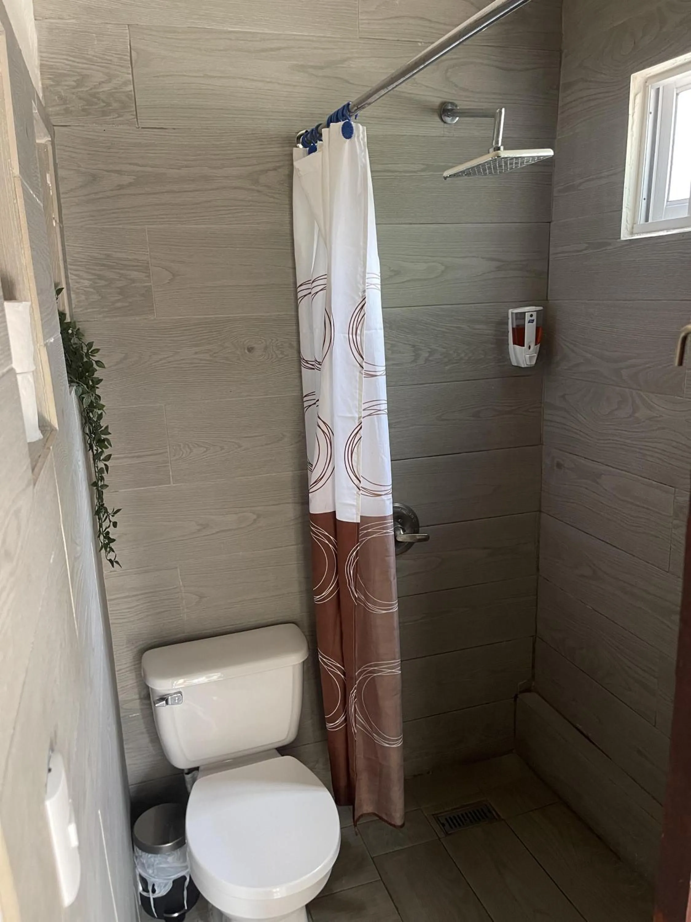 Toilet in Island Life Hostel