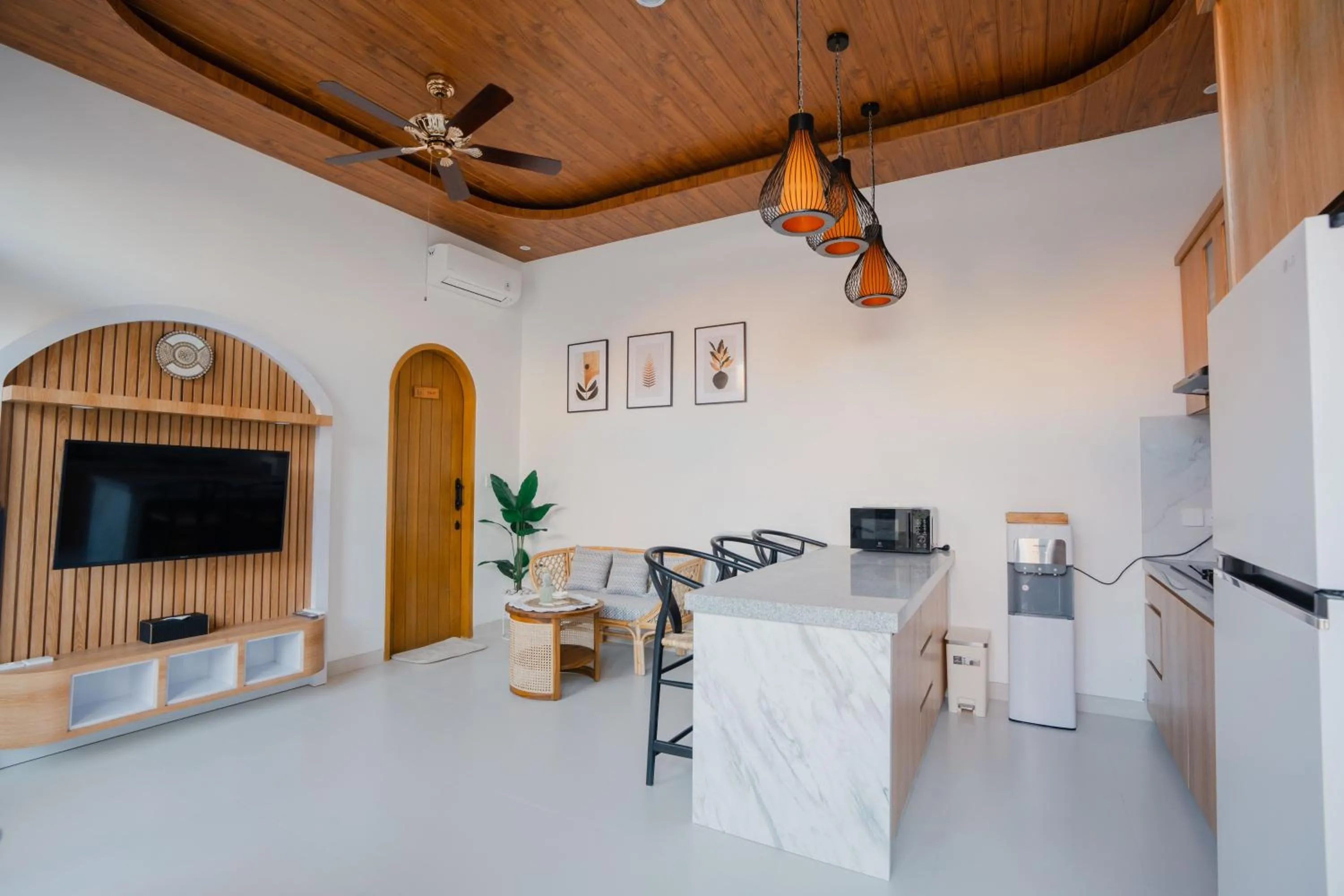 TV and multimedia in Melviano Suite & Villa