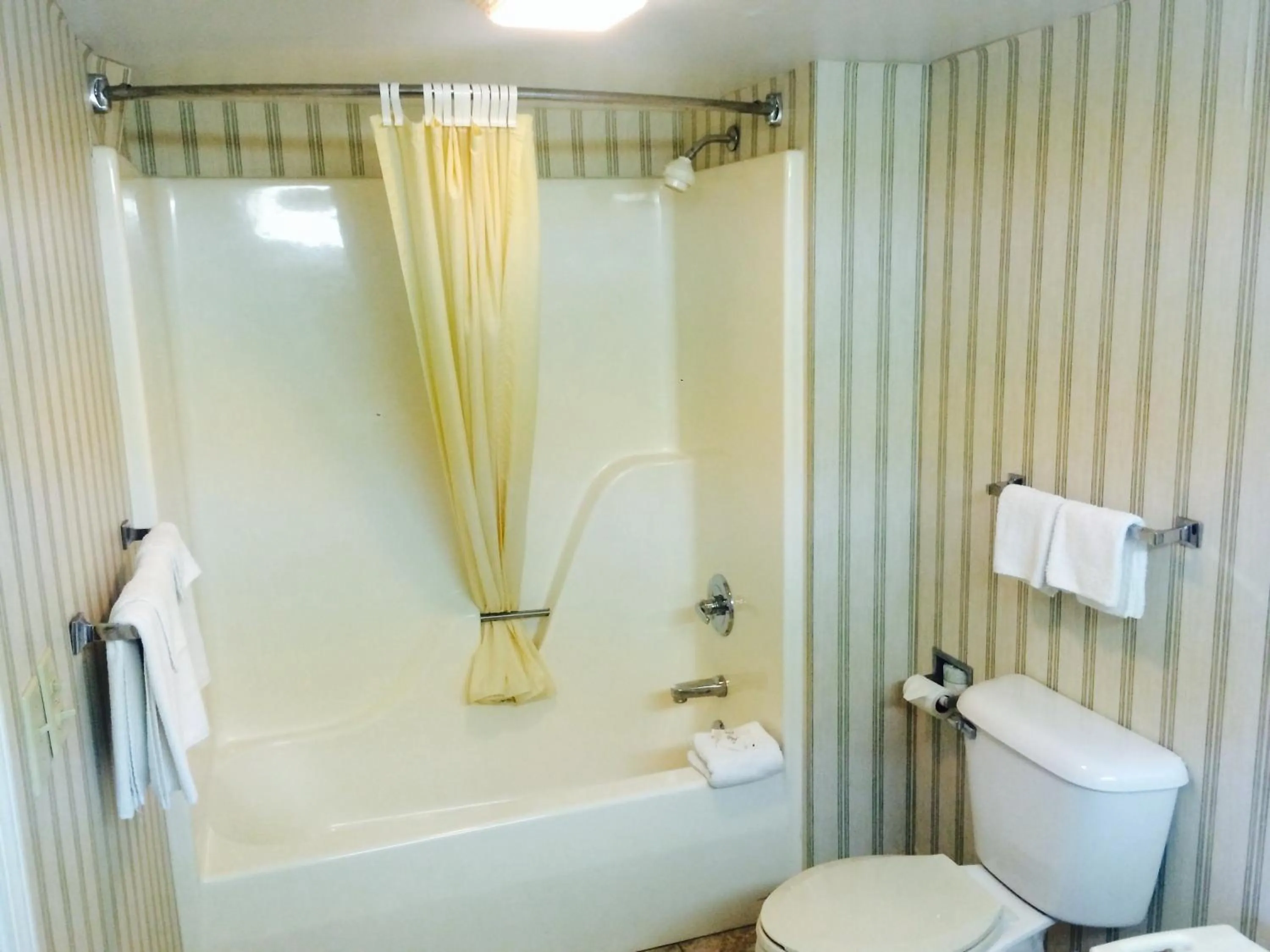 Bathroom in The Stratton Inn