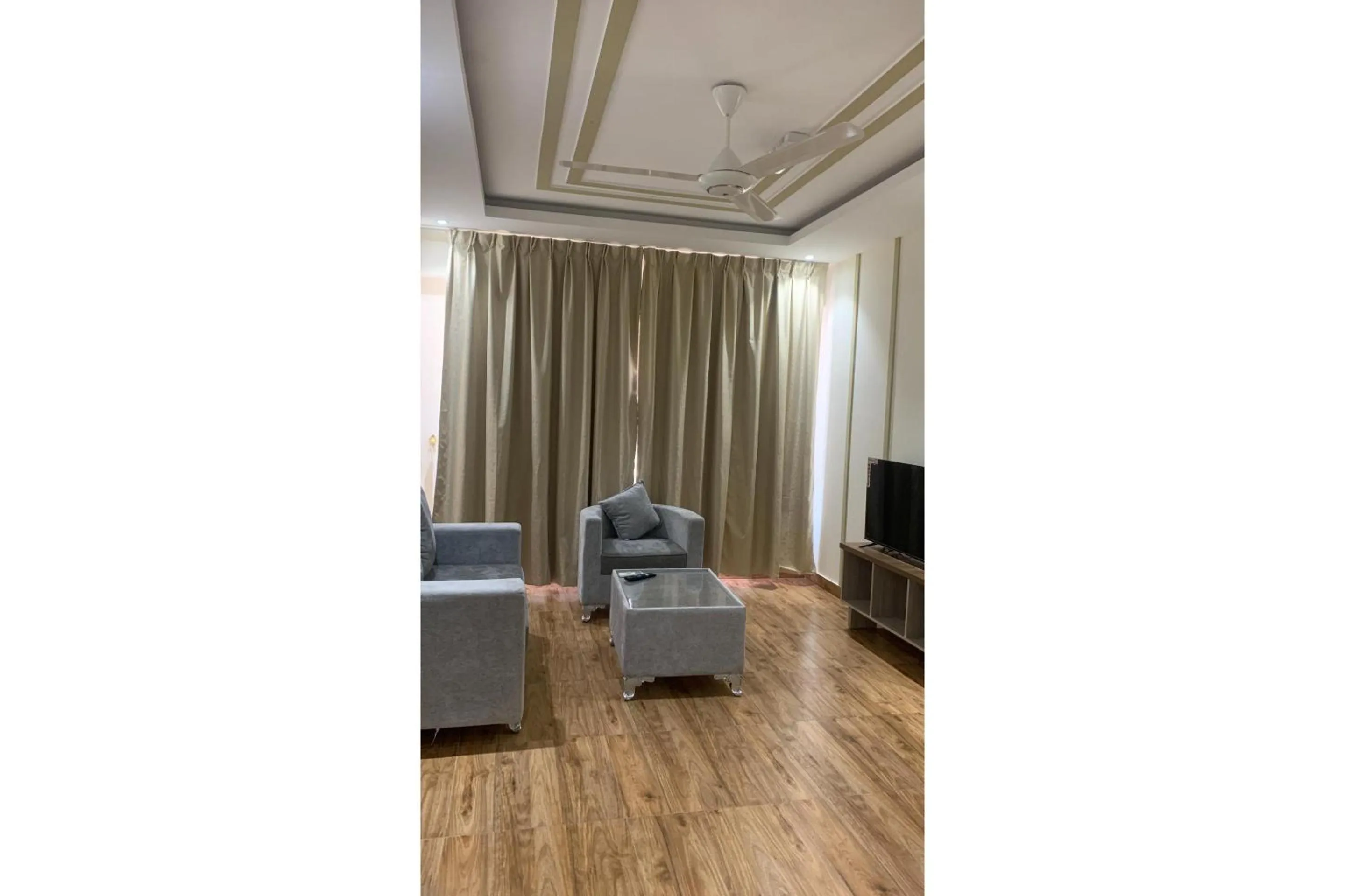 Bedroom in OYO Townhouse 156 Rose Hotel Apartments