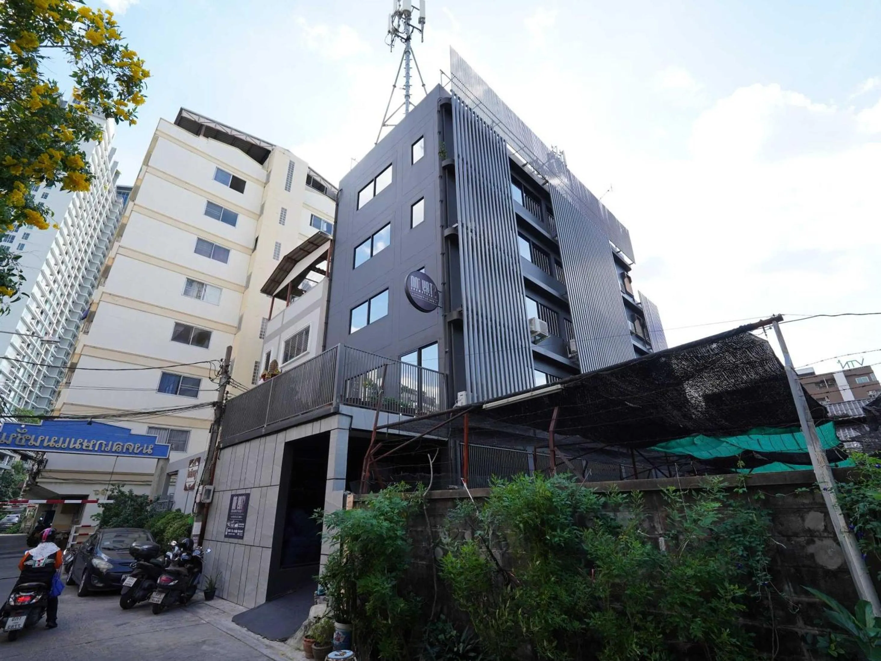 Property building in Dancenter Rq Bangkok Huai Khwang