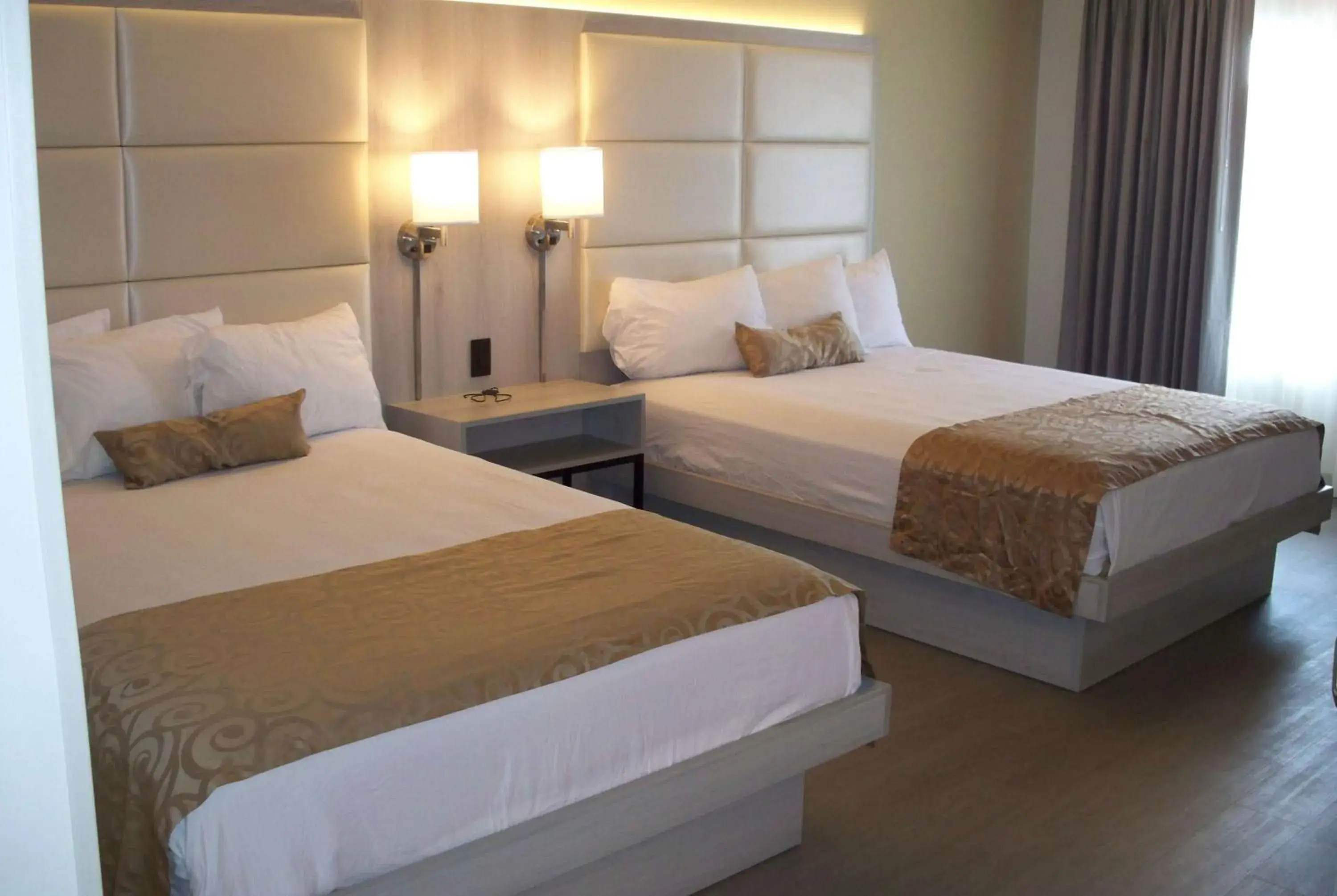 Photo of the whole room, Bed in Ramada by Wyndham Burbank Airport Photo of the whole room, Bed in Ramada by Wyndham Burbank Airport