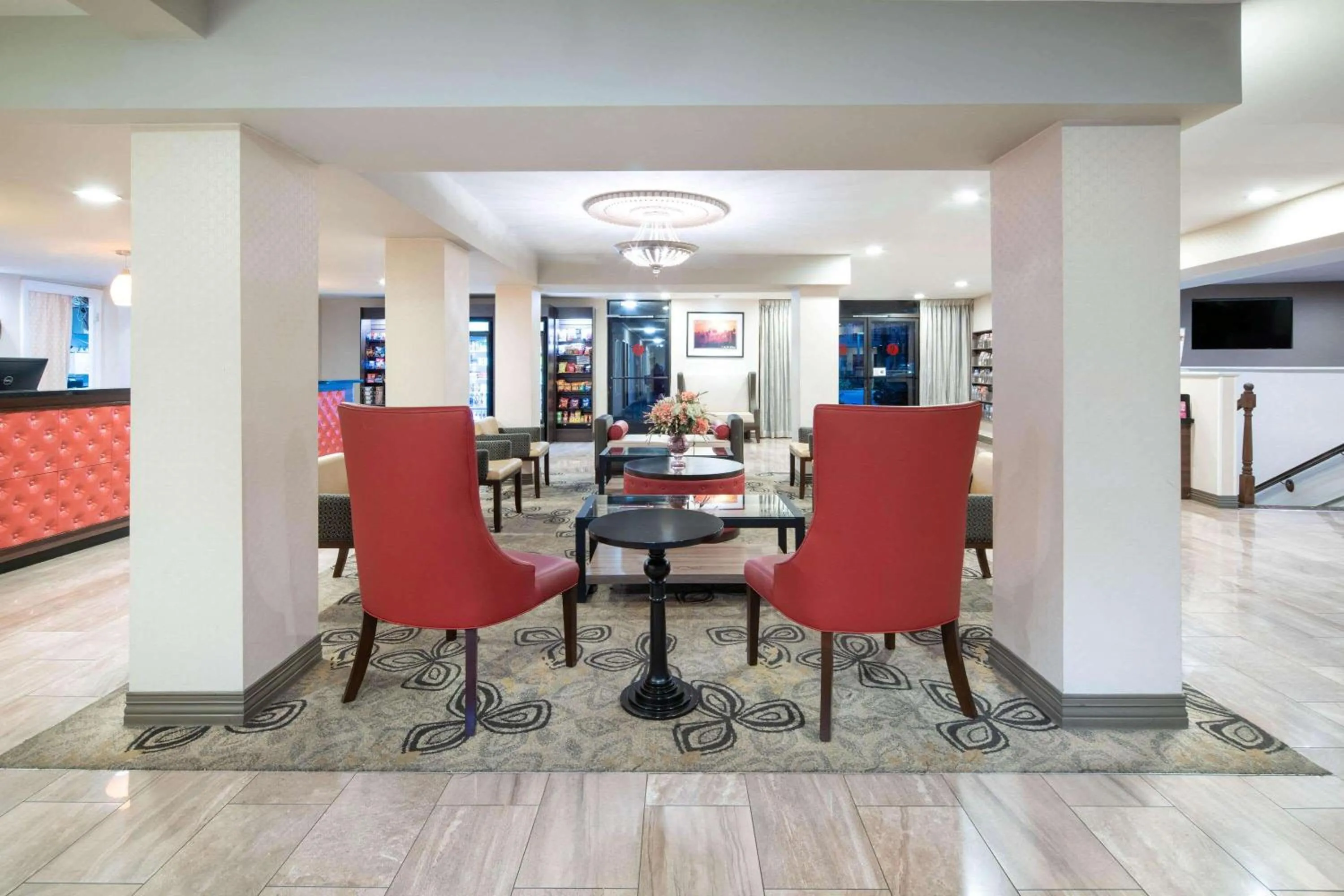 Lobby or reception in Ramada by Wyndham Burbank Airport