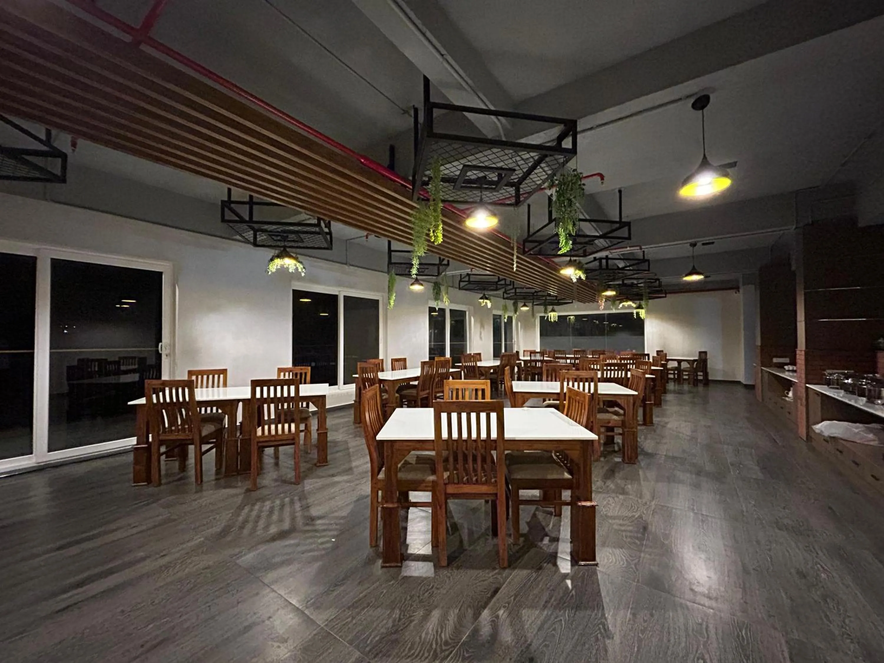 Restaurant/places to eat in VAGA NAKSHATHRA SUITES