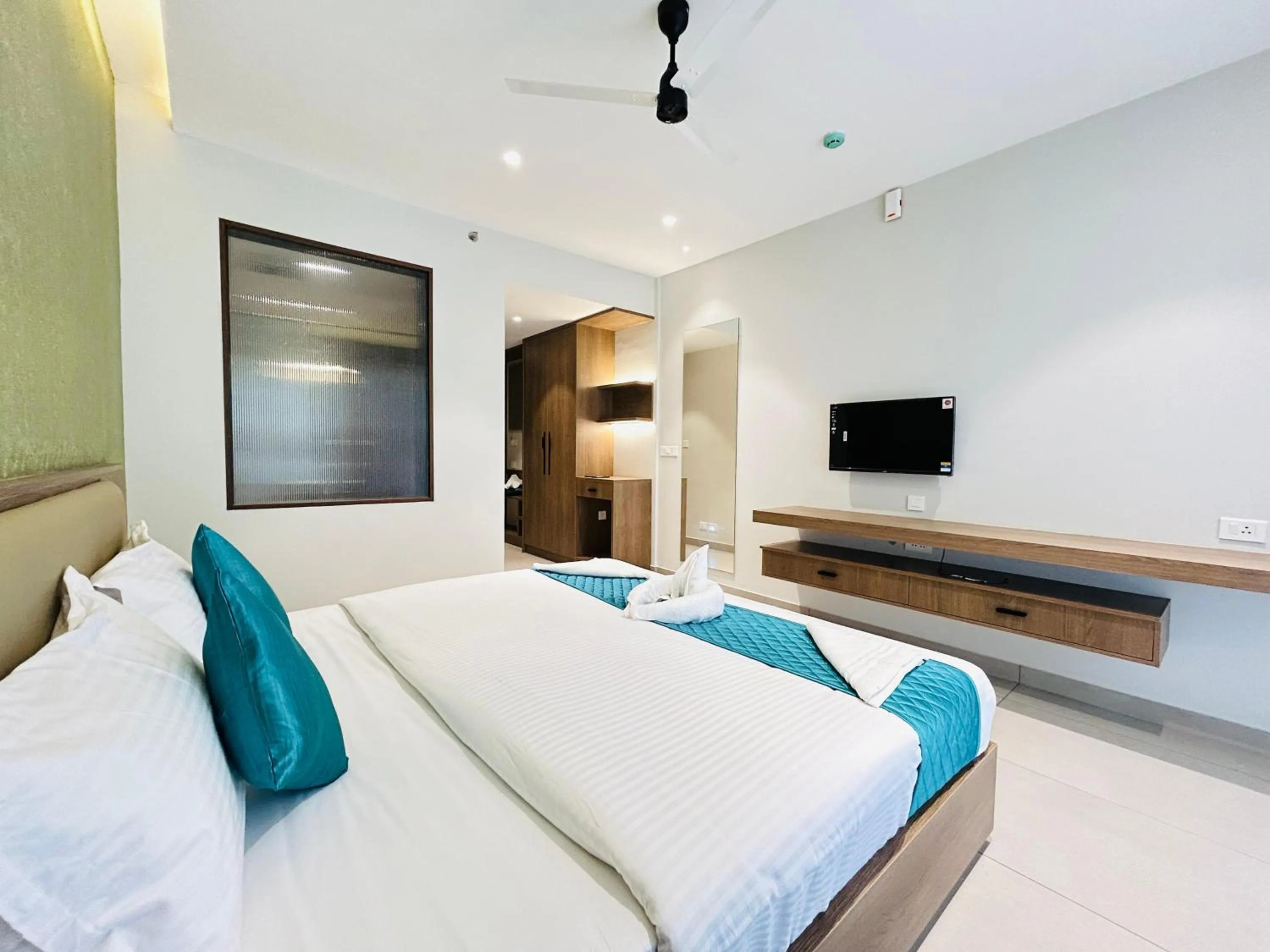Communal lounge/ TV room, Bed in VAGA NAKSHATHRA SUITES