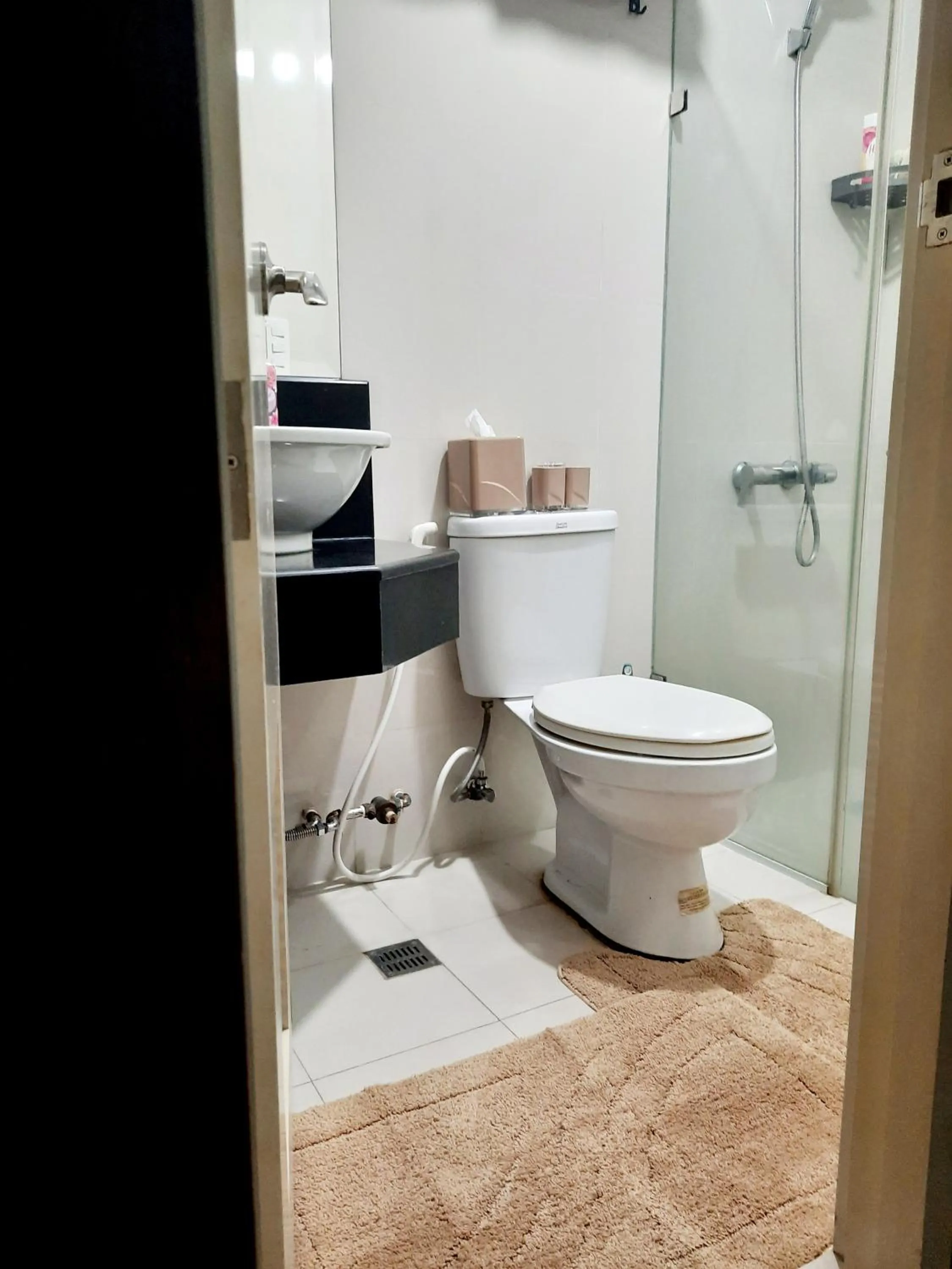 Shower in One Palm Tree Villas