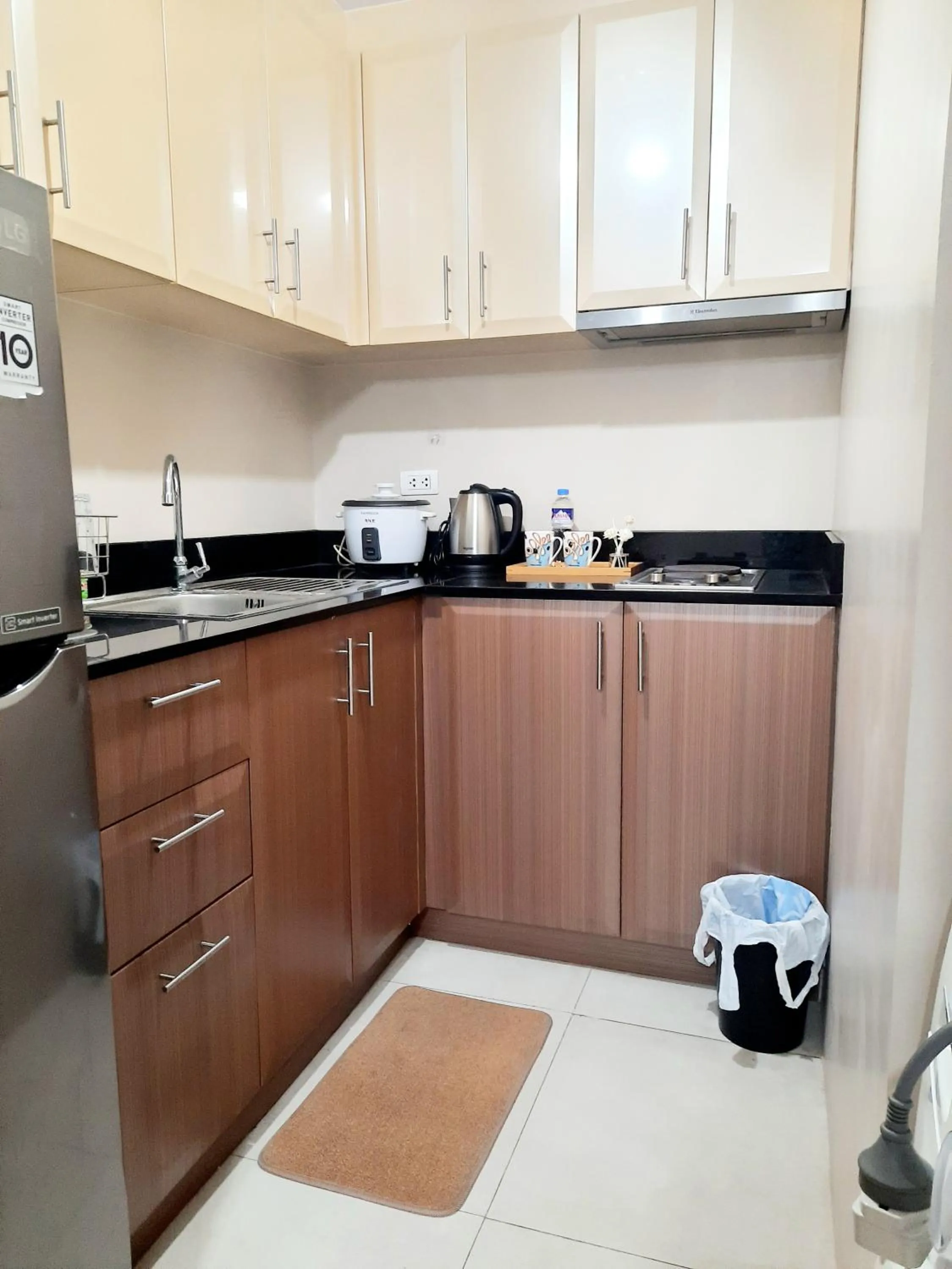 Kitchen or kitchenette in One Palm Tree Villas