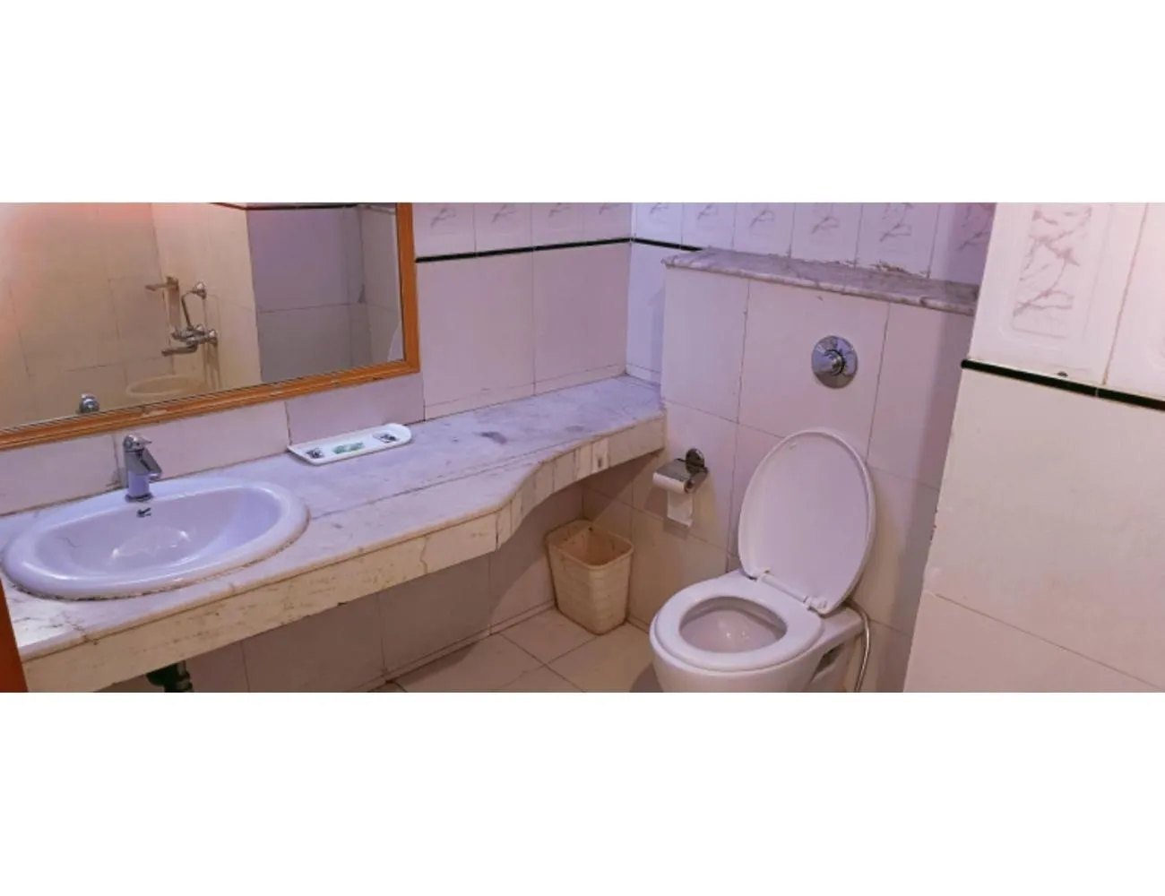 Shower in Jai Maa Inn Hotel, Katra