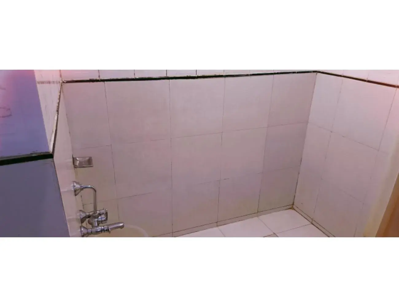 Shower in Jai Maa Inn Hotel, Katra Shower in Jai Maa Inn Hotel, Katra