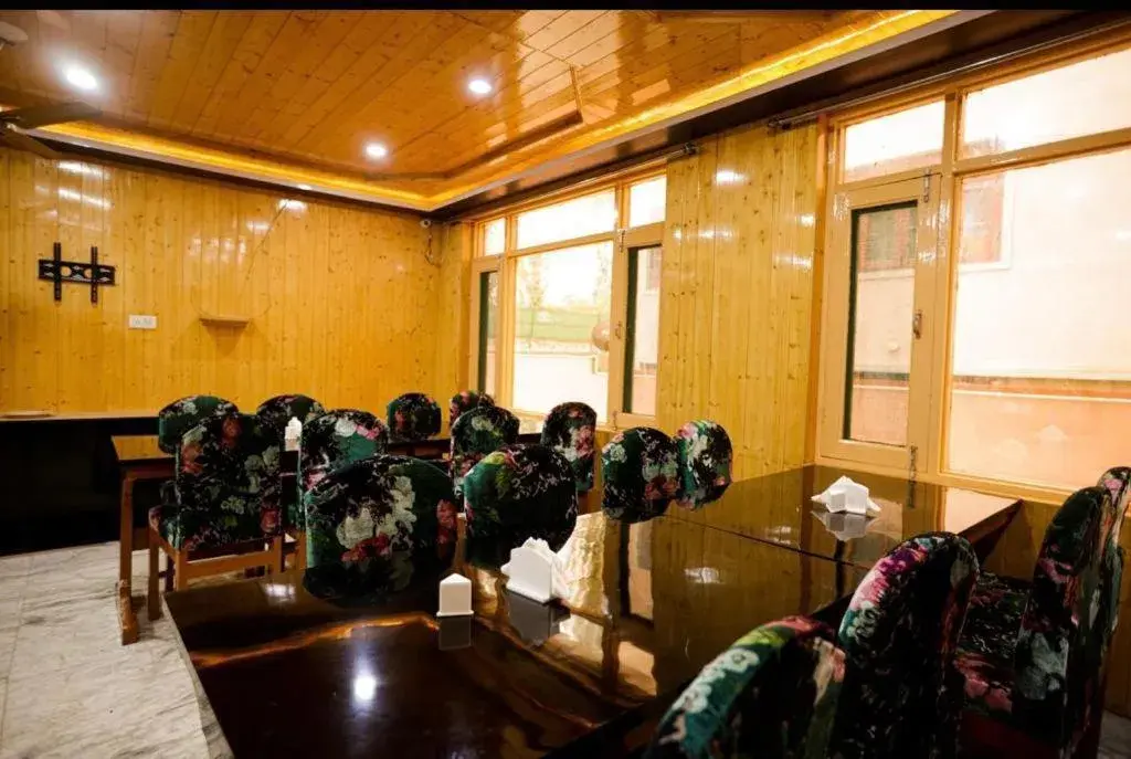 Restaurant/places to eat in Seven Hills Resort Srinagar By Him Haults Hospitality Restaurant/places to eat in Seven Hills Resort Srinagar By Him Haults Hospitality