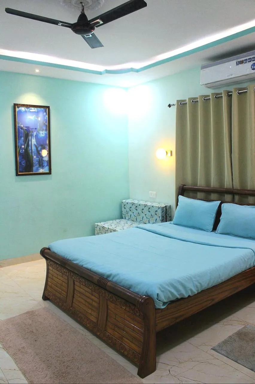 Photo of the whole room, Bed in Tarangan Resort