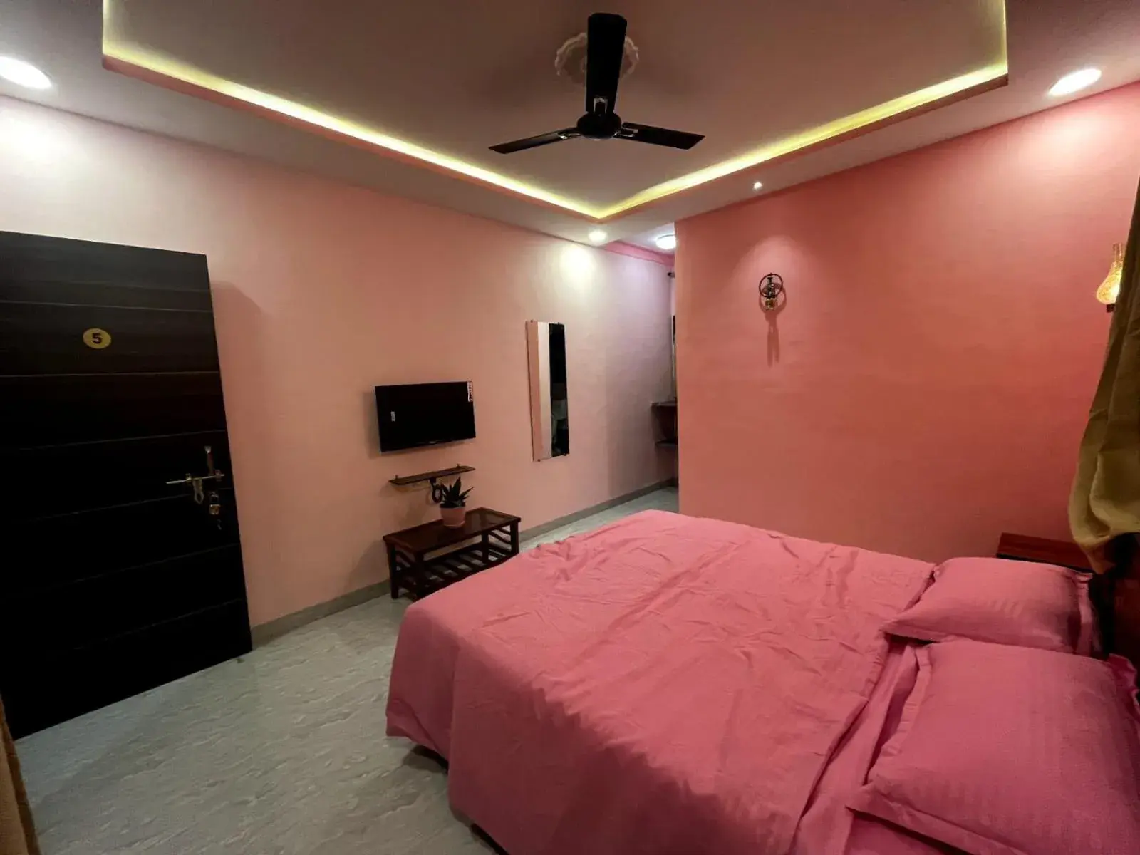 Photo of the whole room, Bed in Tarangan Resort Photo of the whole room, Bed in Tarangan Resort