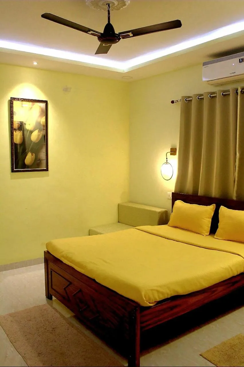 Photo of the whole room, Bed in Tarangan Resort