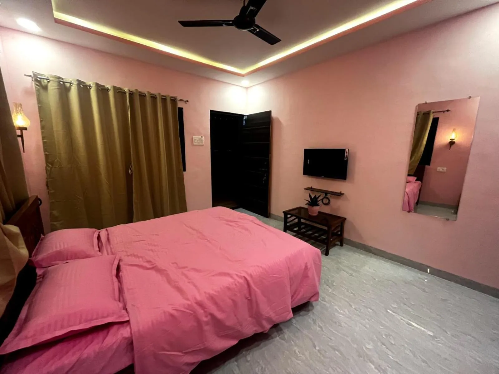 Bedroom, Bed in Tarangan Resort