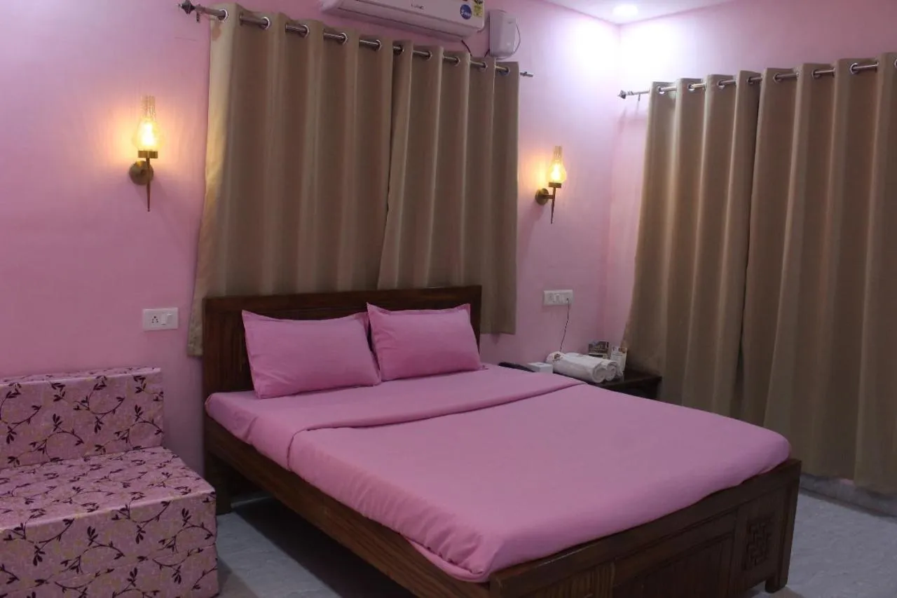 Photo of the whole room, Bed in Tarangan Resort