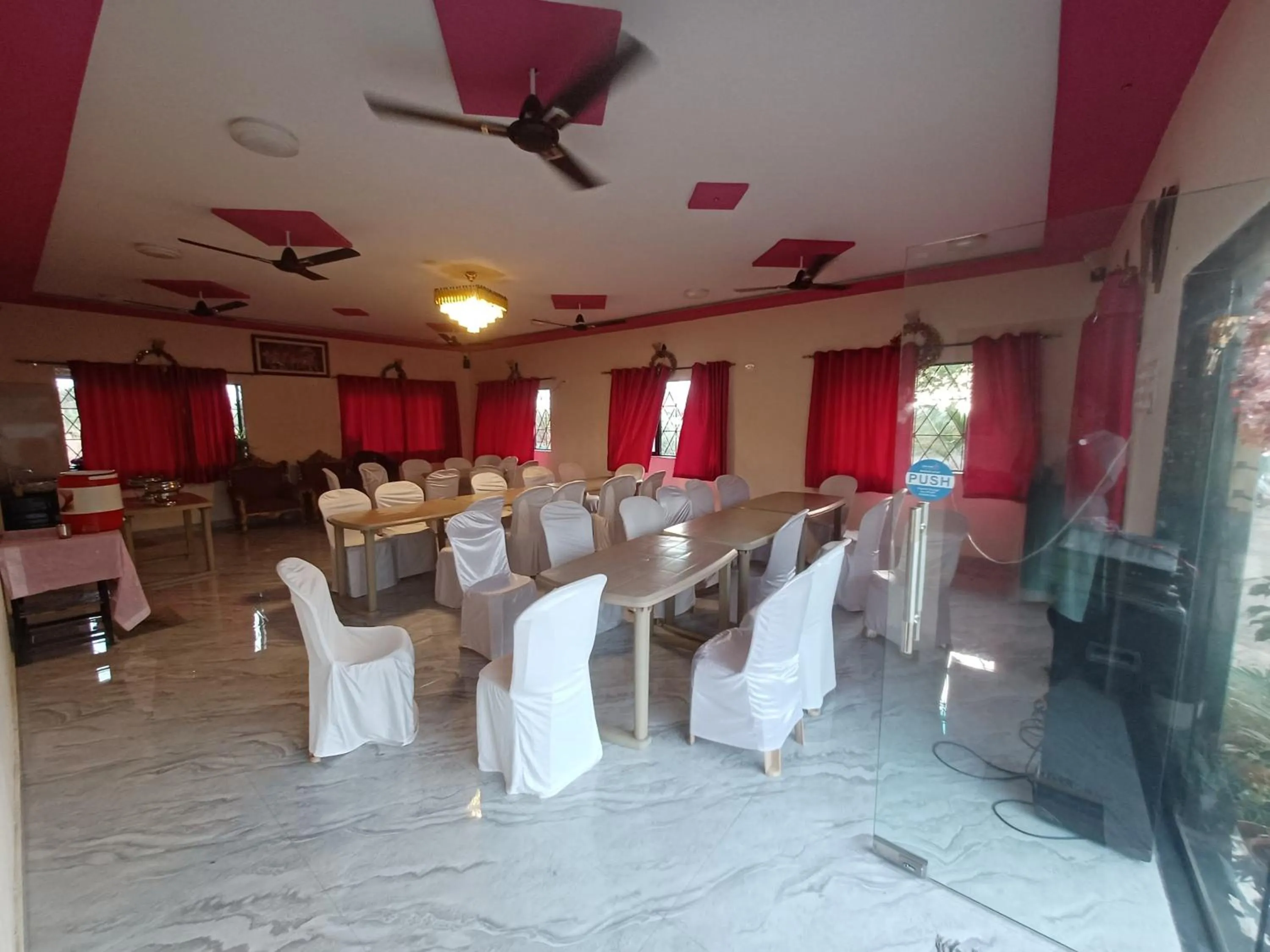 Dining area in Tarangan Resort