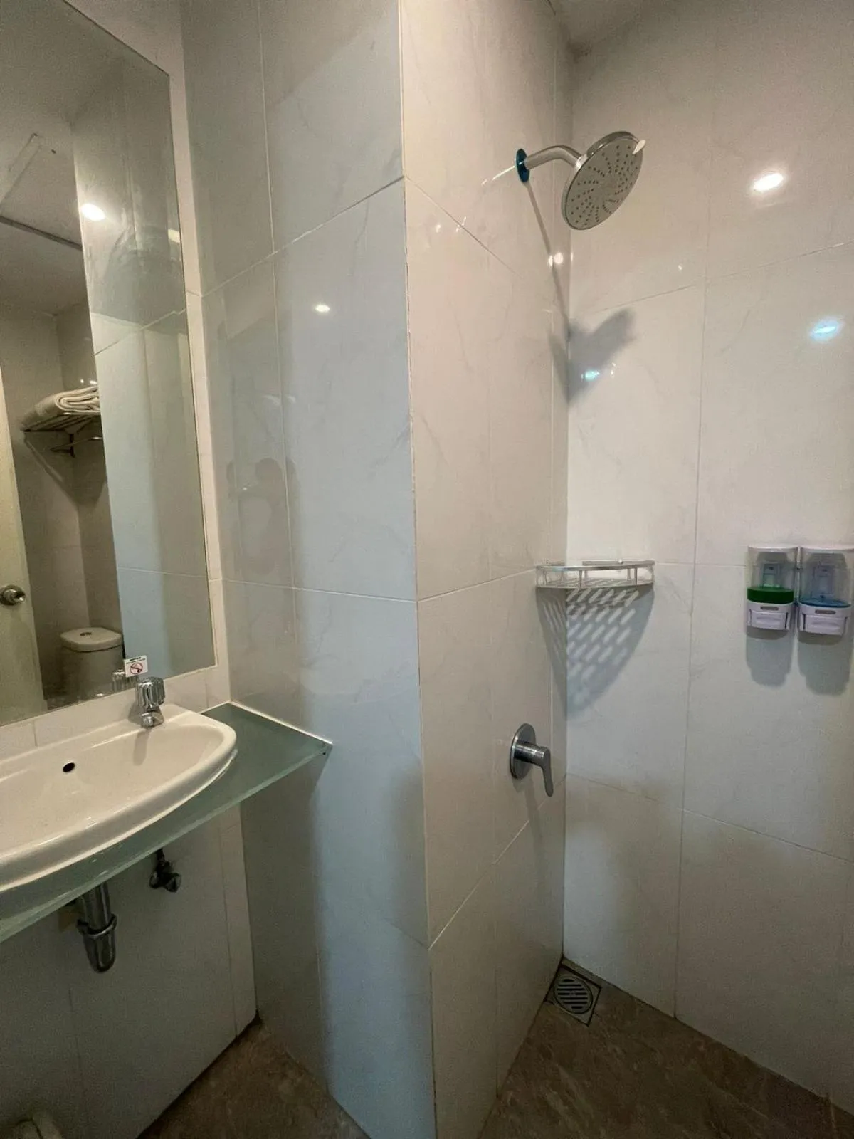 Bathroom in Praya Room