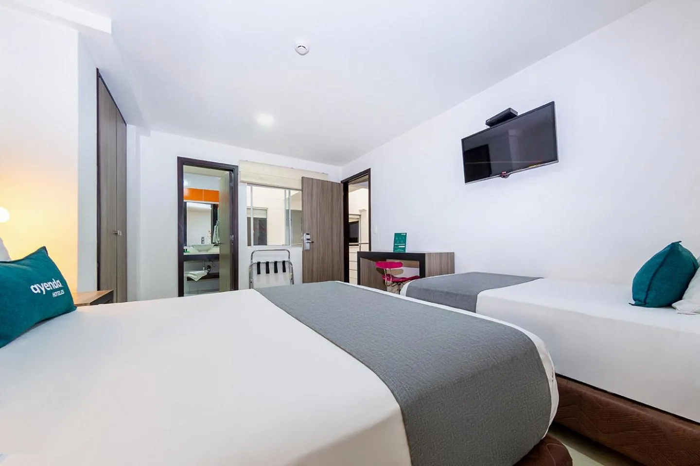 TV and multimedia, Bed in Hotel MH Pereira