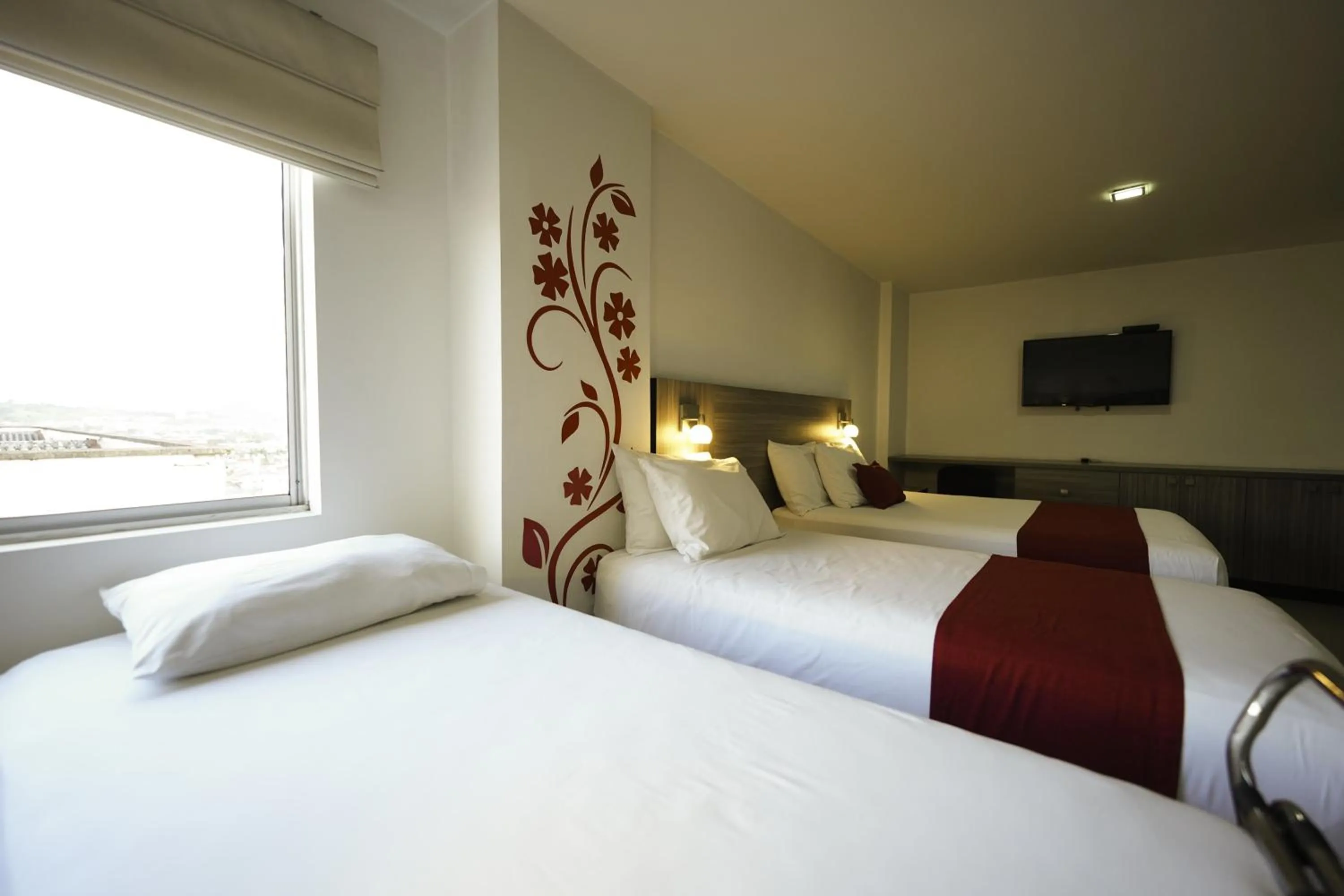 Bedroom, Bed in Hotel MH Pereira