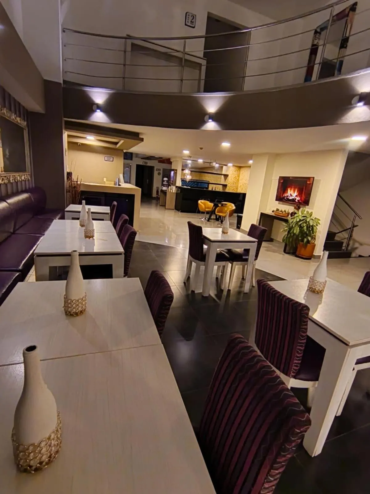 Restaurant/places to eat in Hotel MH Pereira