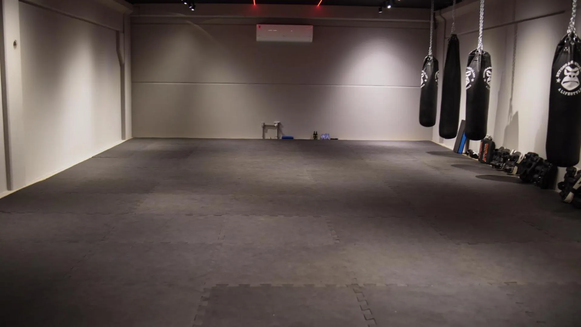 Fitness centre/facilities in DMax Hotel