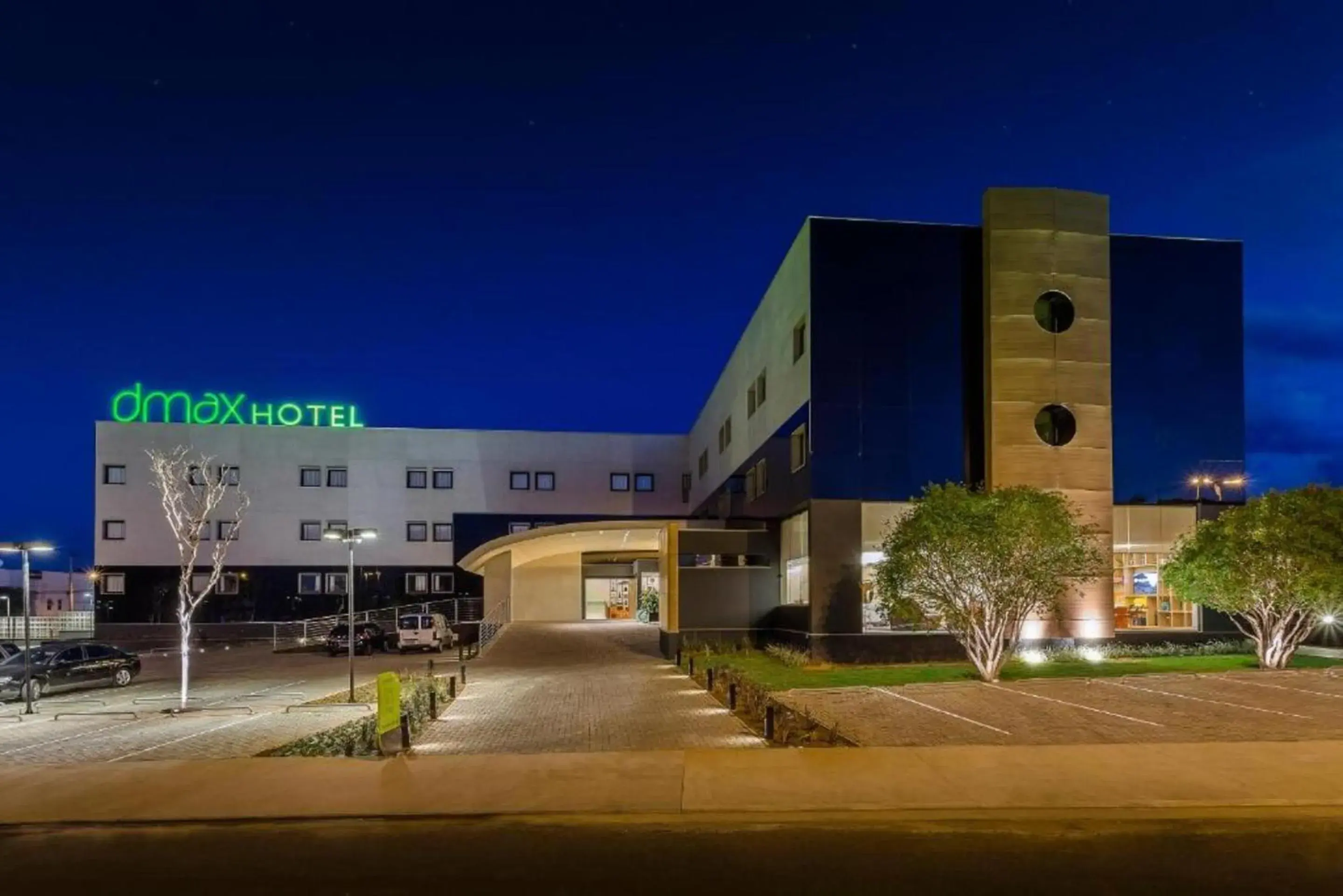 Property building in DMax Hotel Property building in DMax Hotel