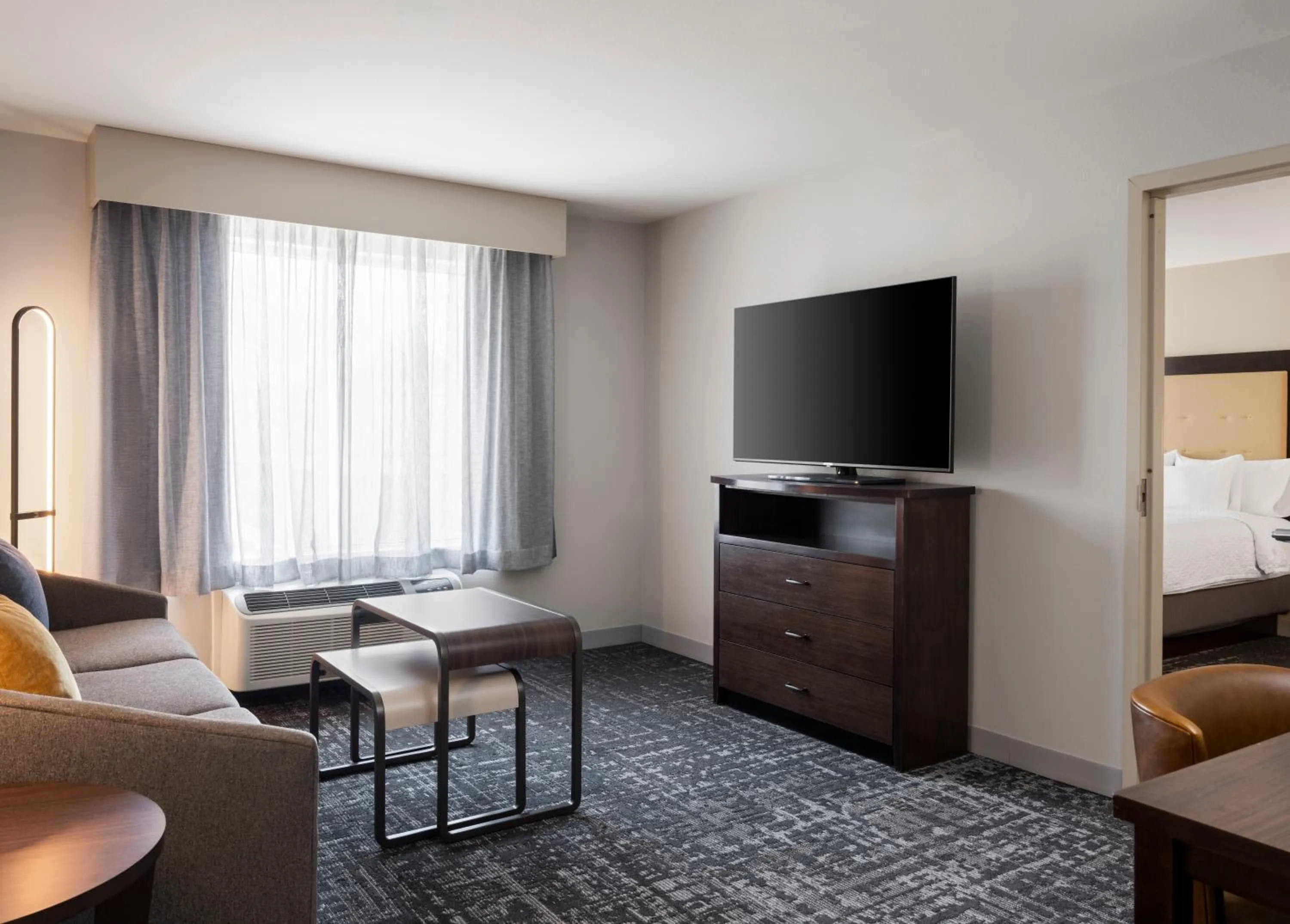 Seating area, Bed in Homewood Suites by Hilton Akron/Fairlawn