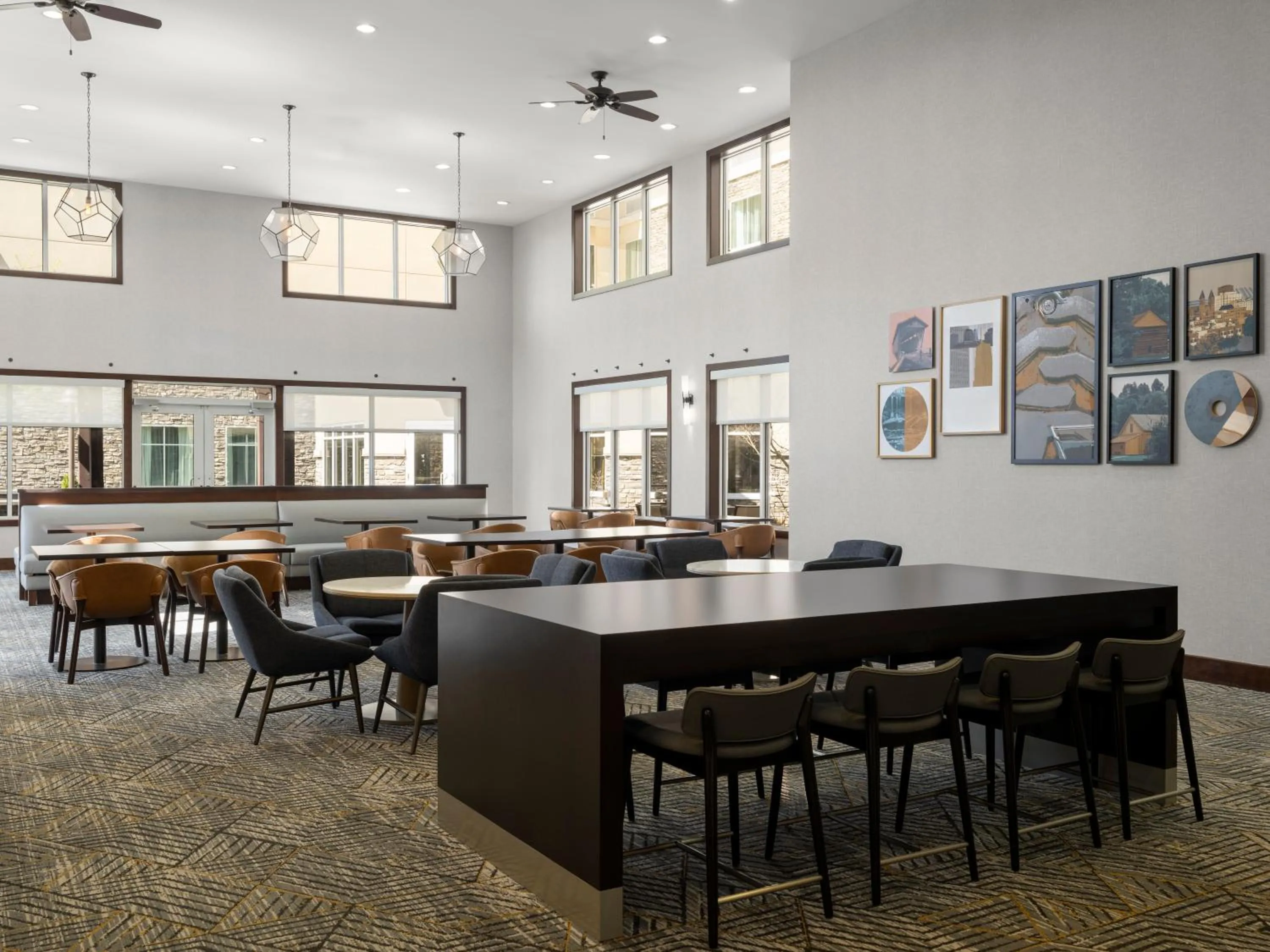 Seating area in Homewood Suites by Hilton Akron/Fairlawn