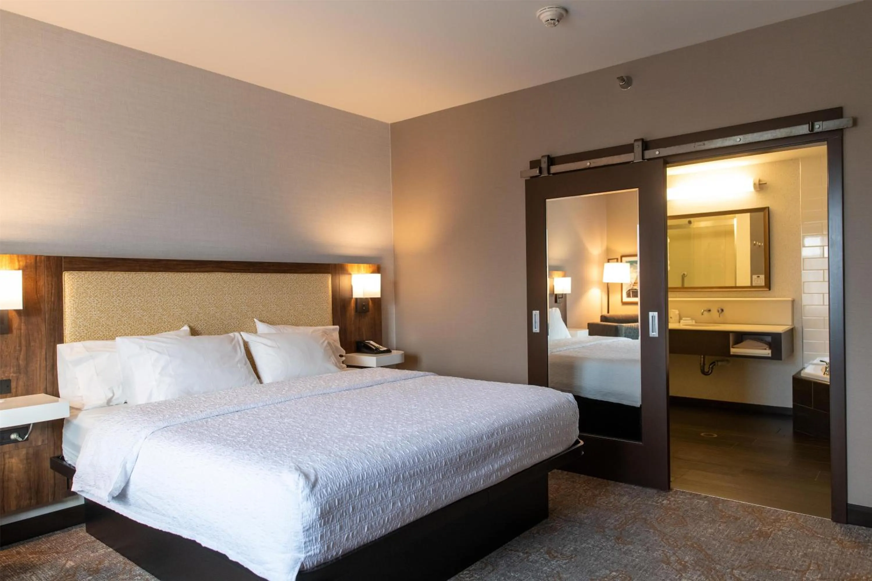 Bed in Hampton Inn Orange City