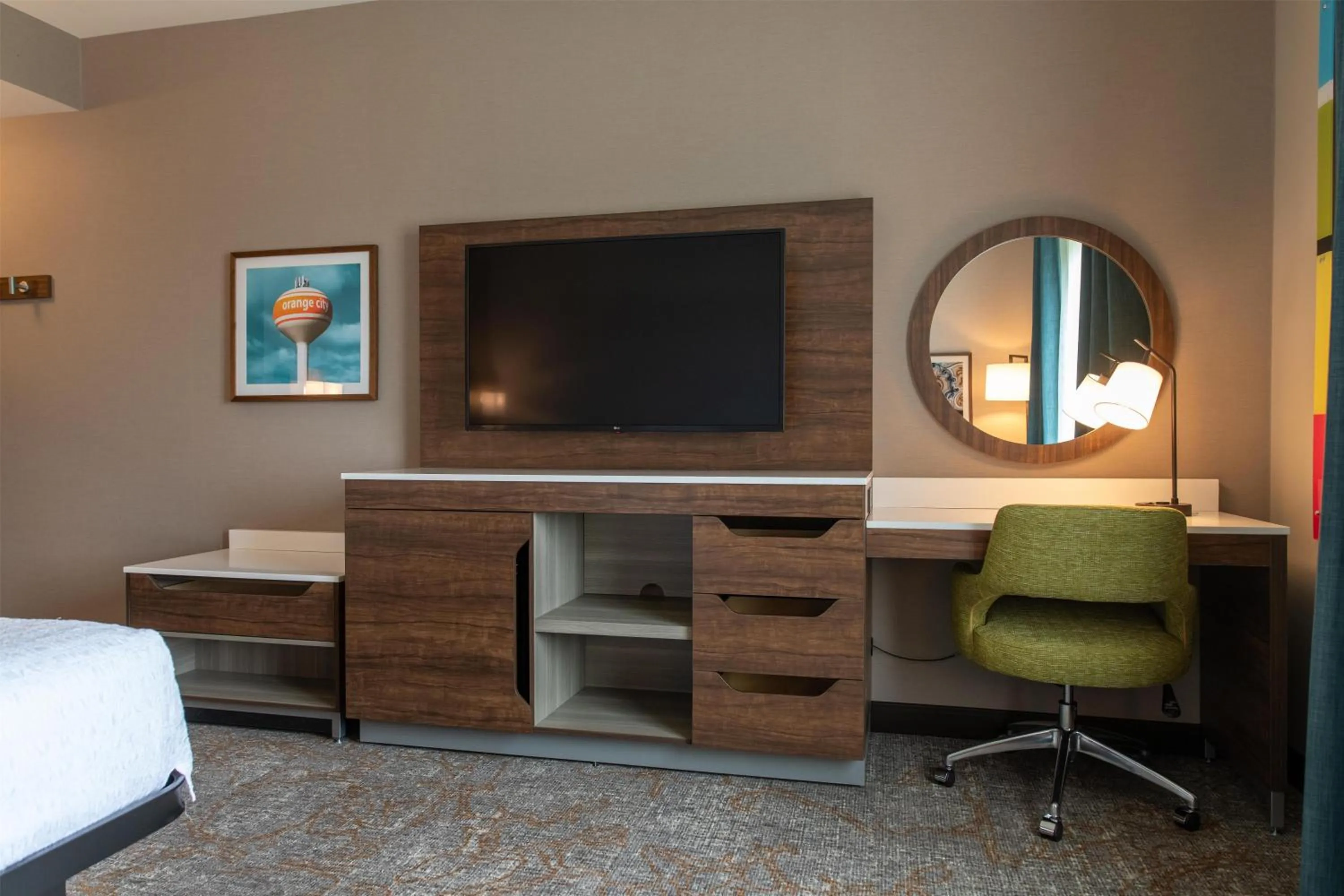 Bedroom, Bed in Hampton Inn Orange City