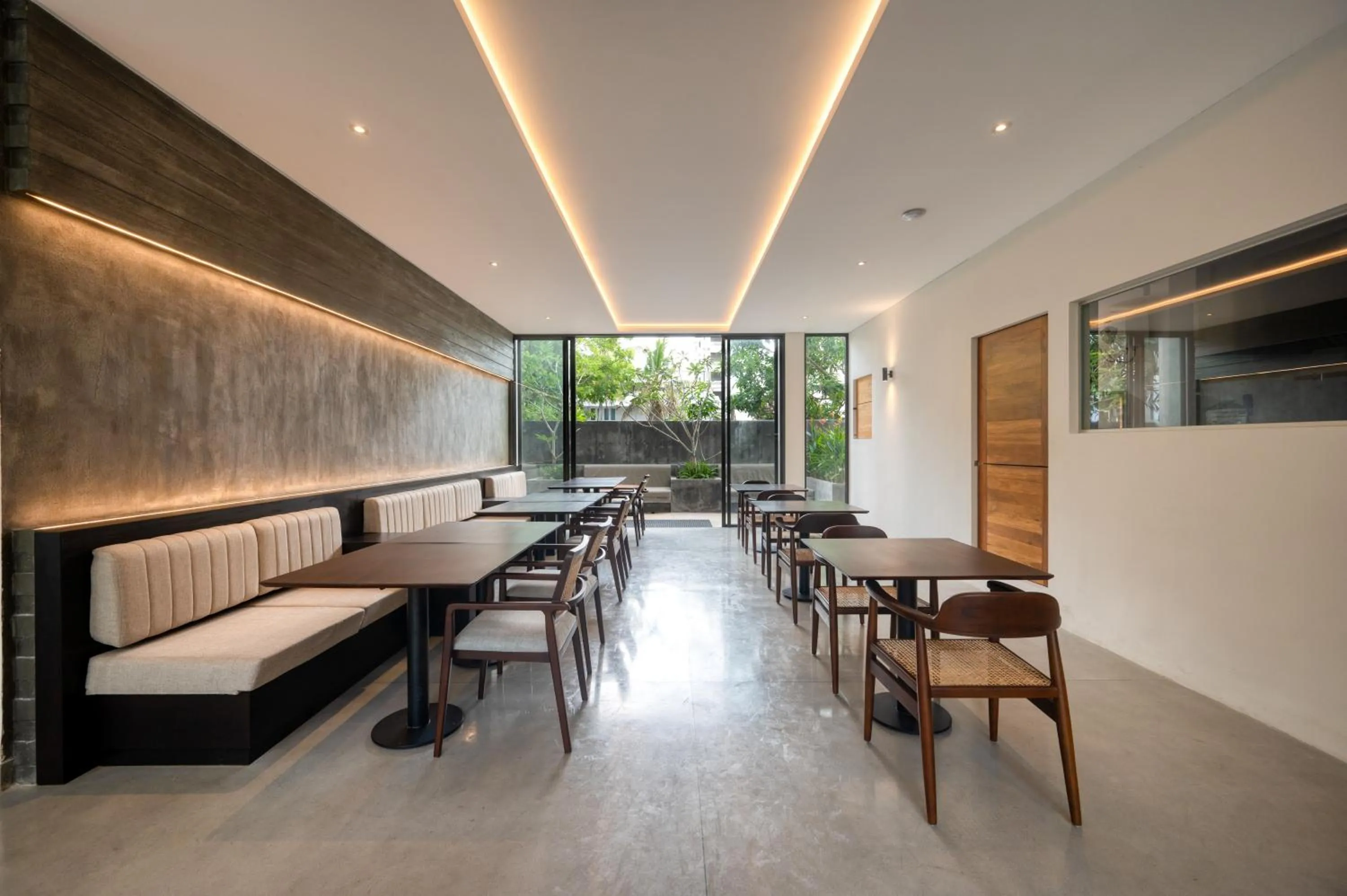 Restaurant/places to eat in Taprobane House