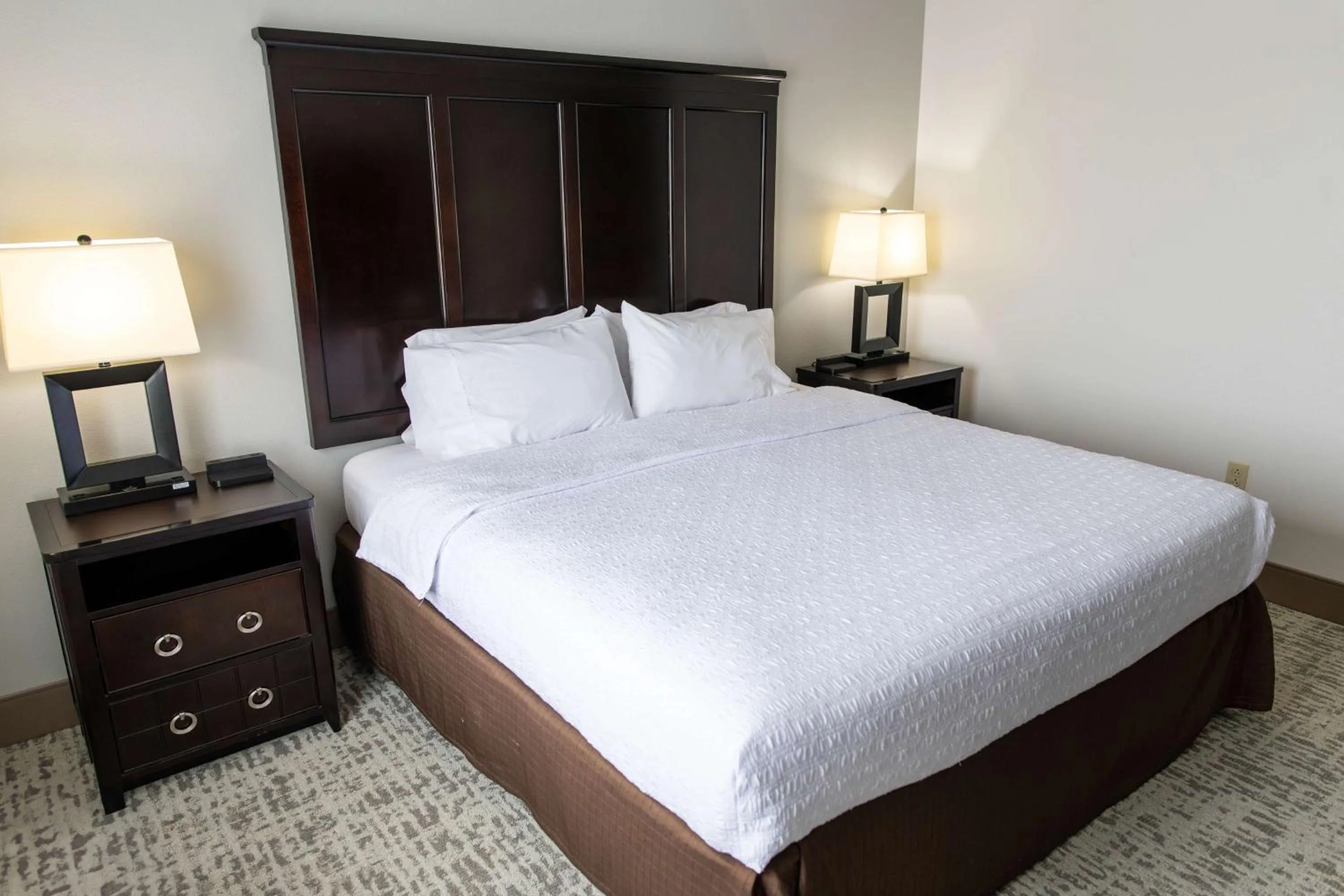 Bed in Hampton Inn & Suites Effingham