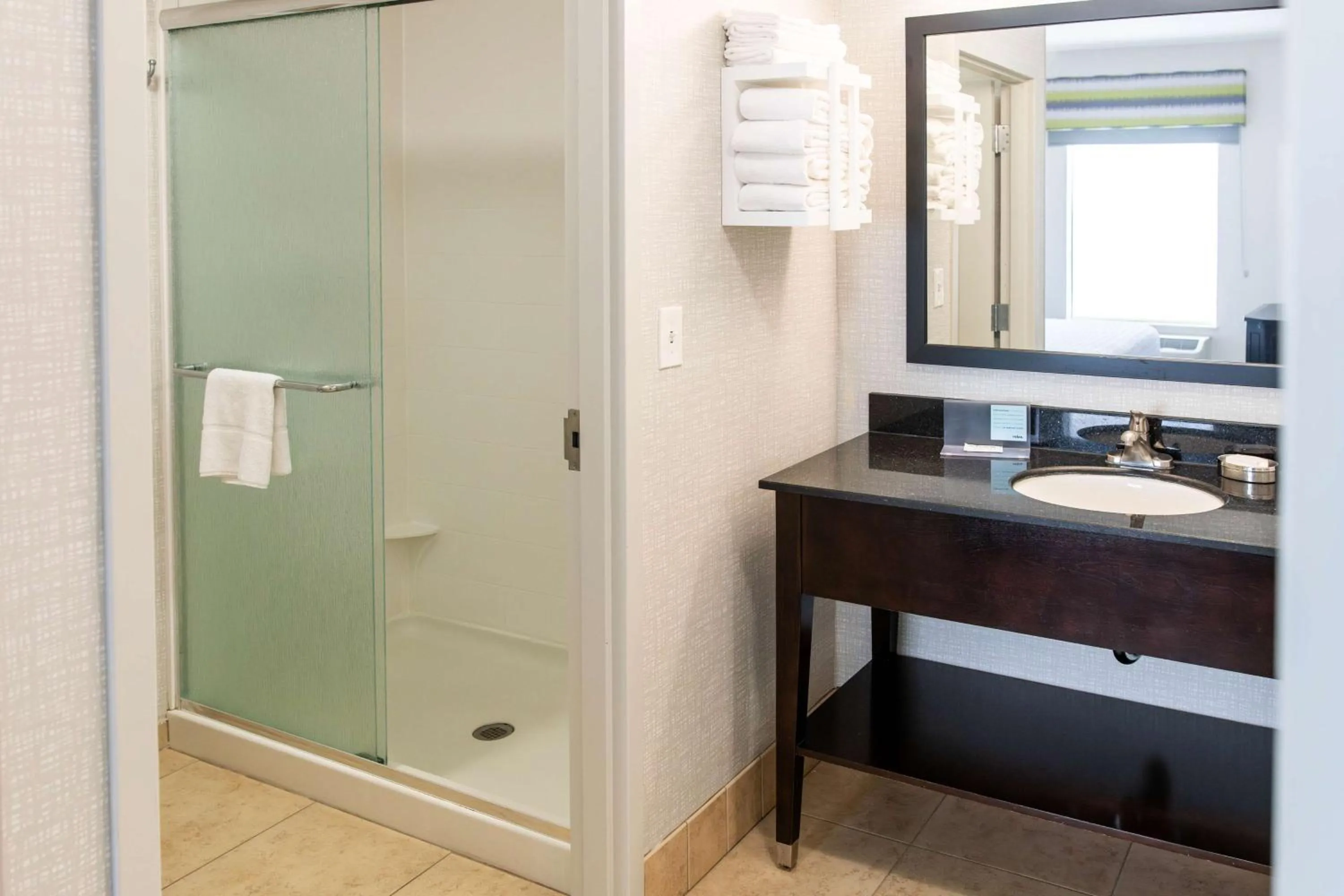 Bathroom in Hampton Inn & Suites Effingham