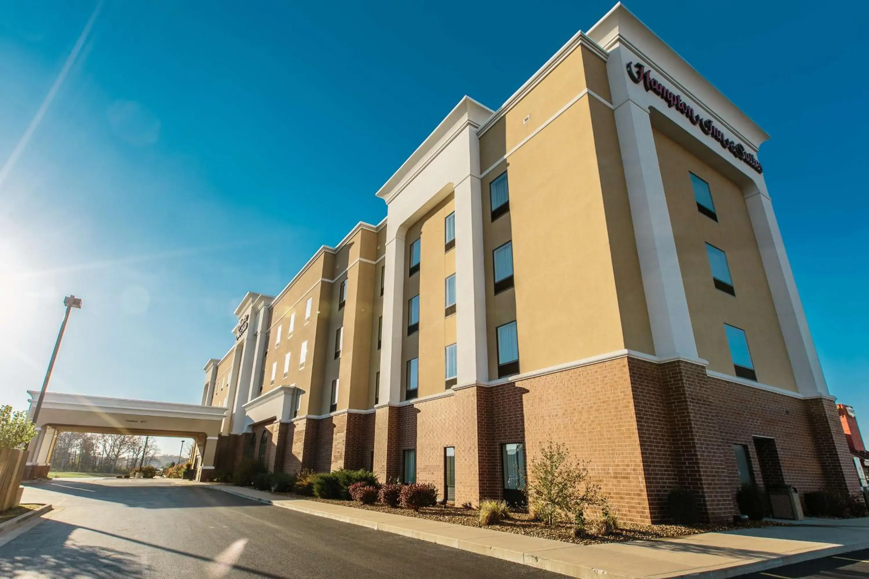 Property building in Hampton Inn & Suites Effingham Property building in Hampton Inn & Suites Effingham
