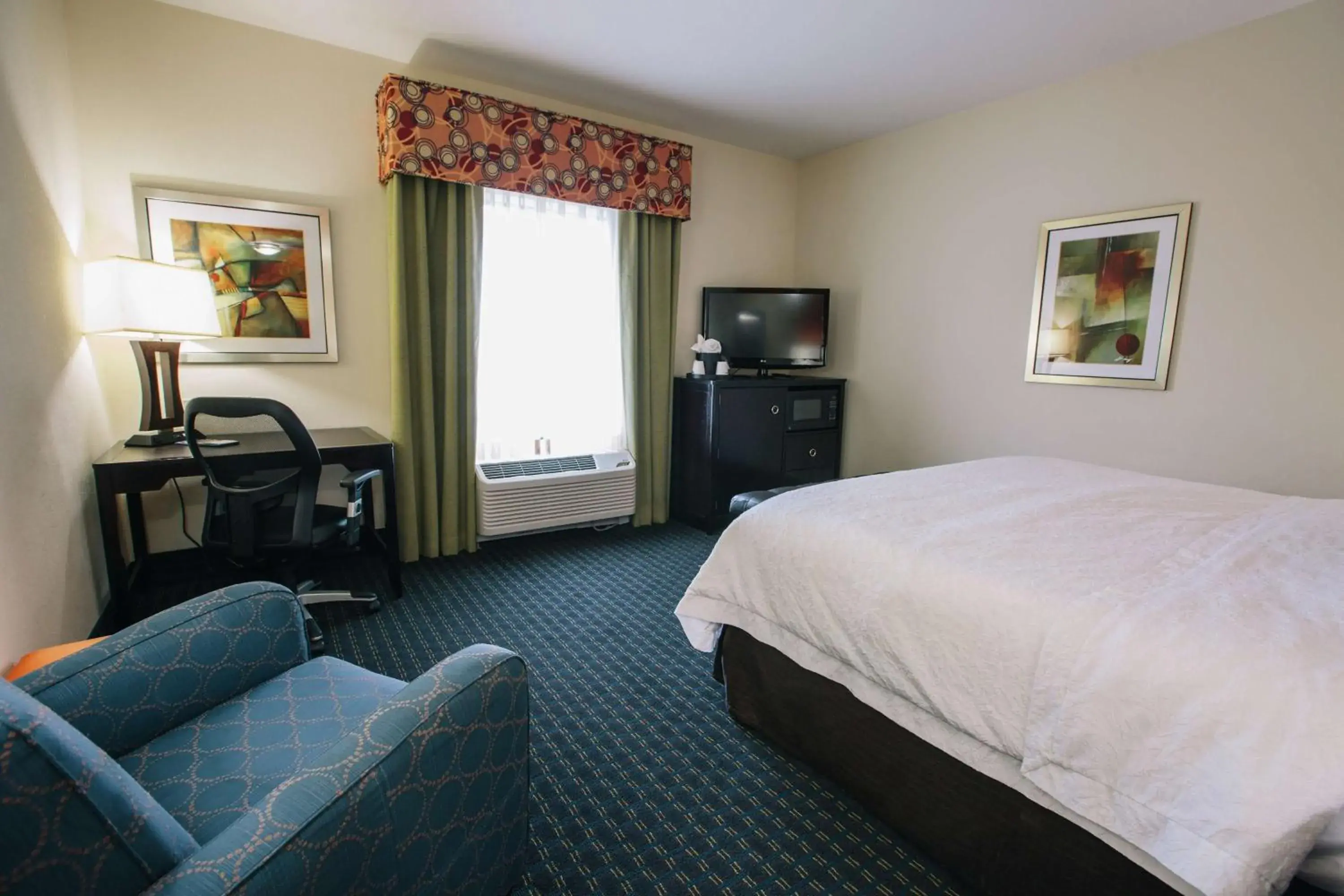 Bedroom, Bed in Hampton Inn & Suites Effingham Bedroom, Bed in Hampton Inn & Suites Effingham