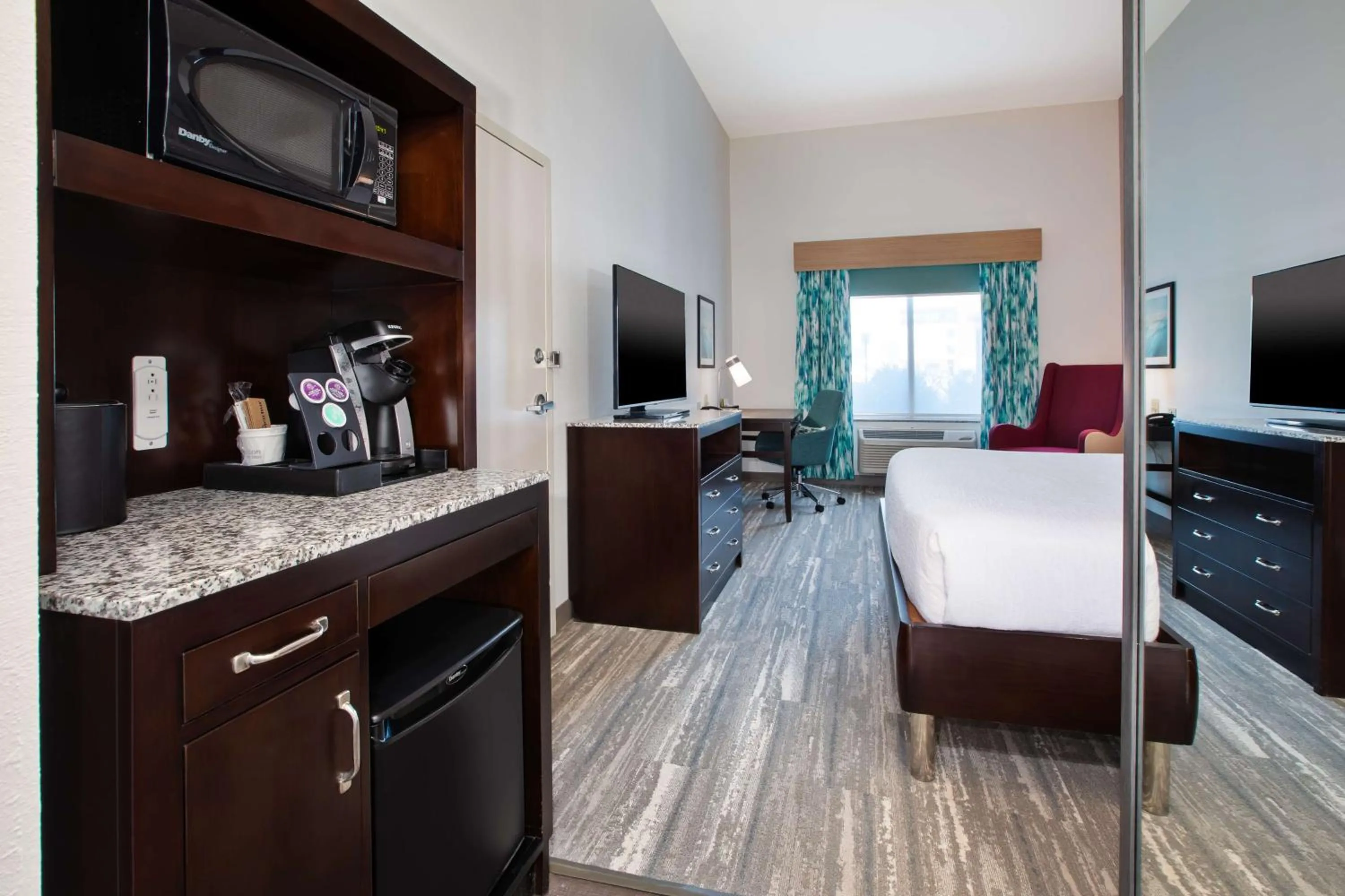 Bedroom in Hilton Garden Inn Benton Harbor